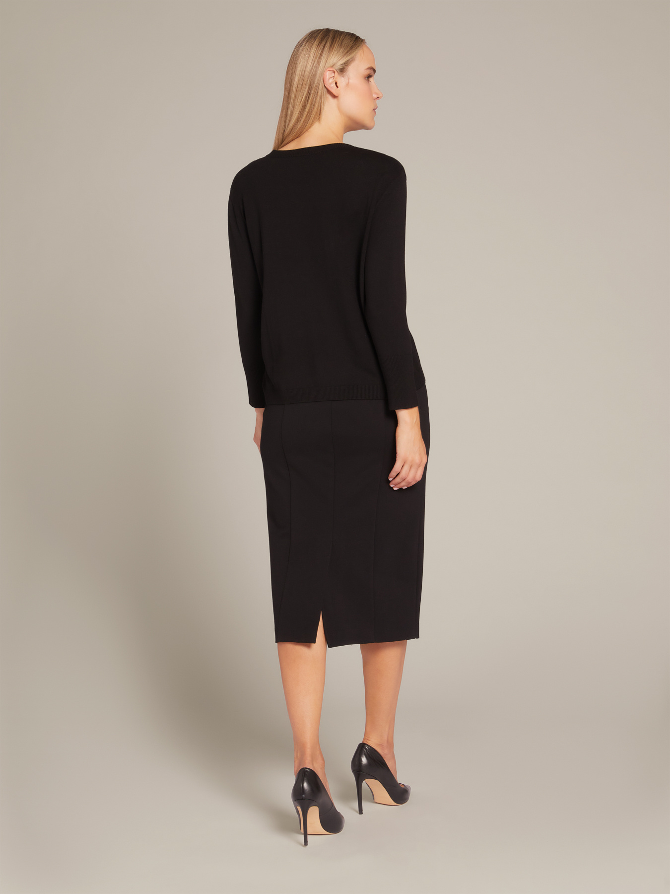 Pull brod&eacute; &agrave; la main image number 1