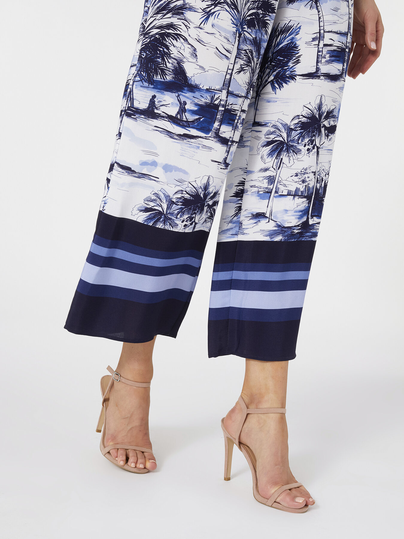 Printed cropped trousers image number 5