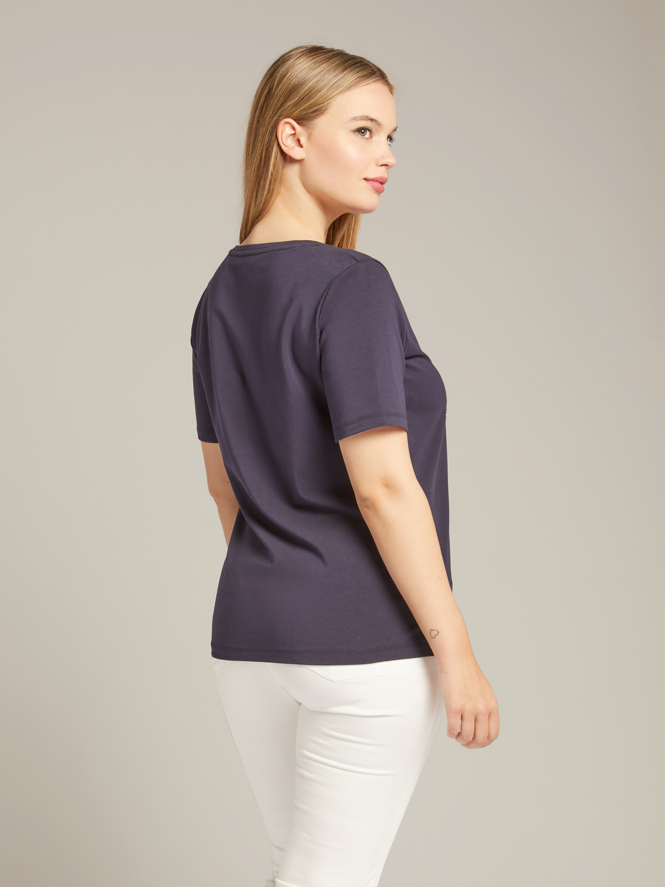 T-shirt com bordado de gato image number 1