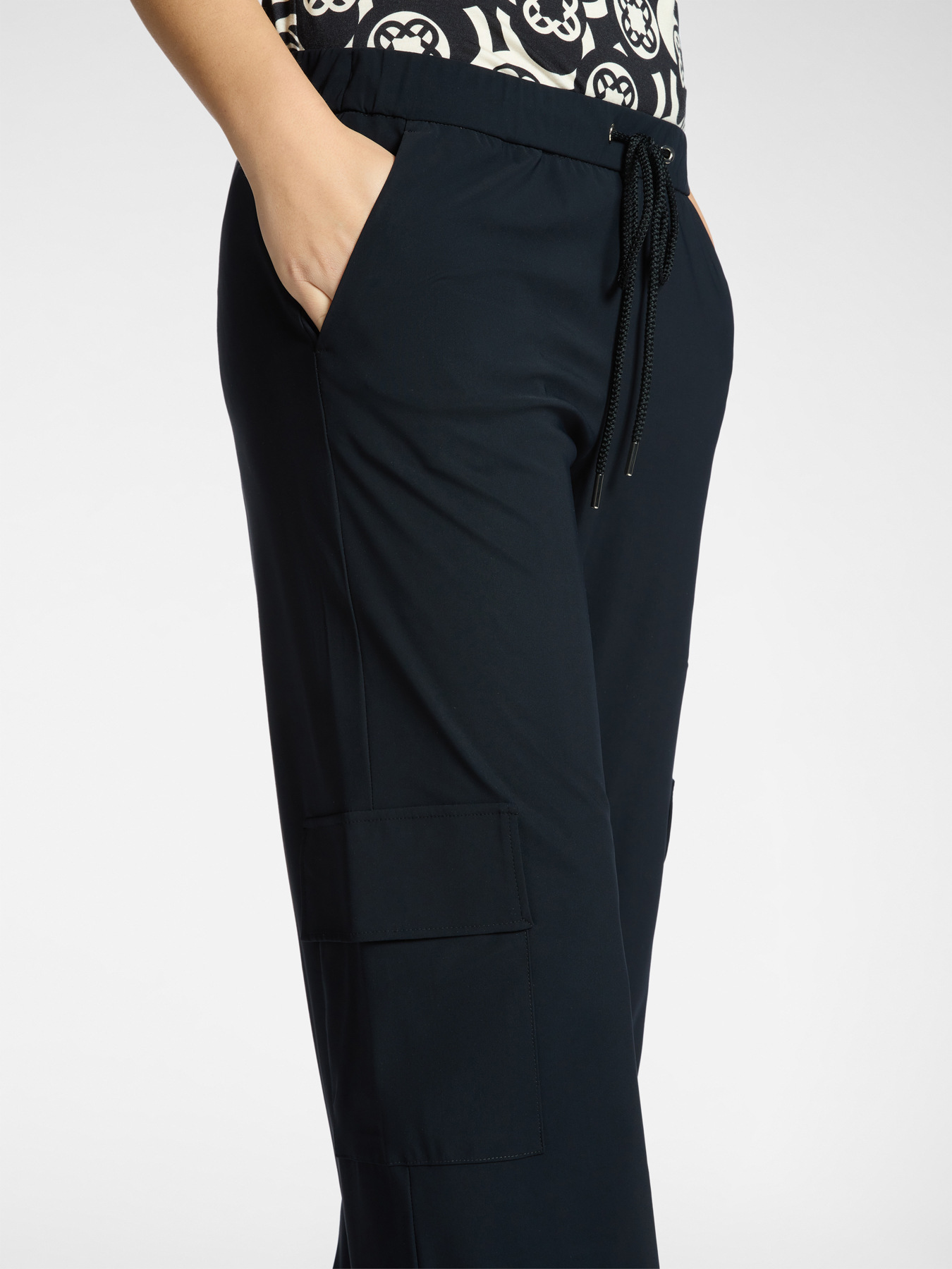 Jersey cargo pants image number 3