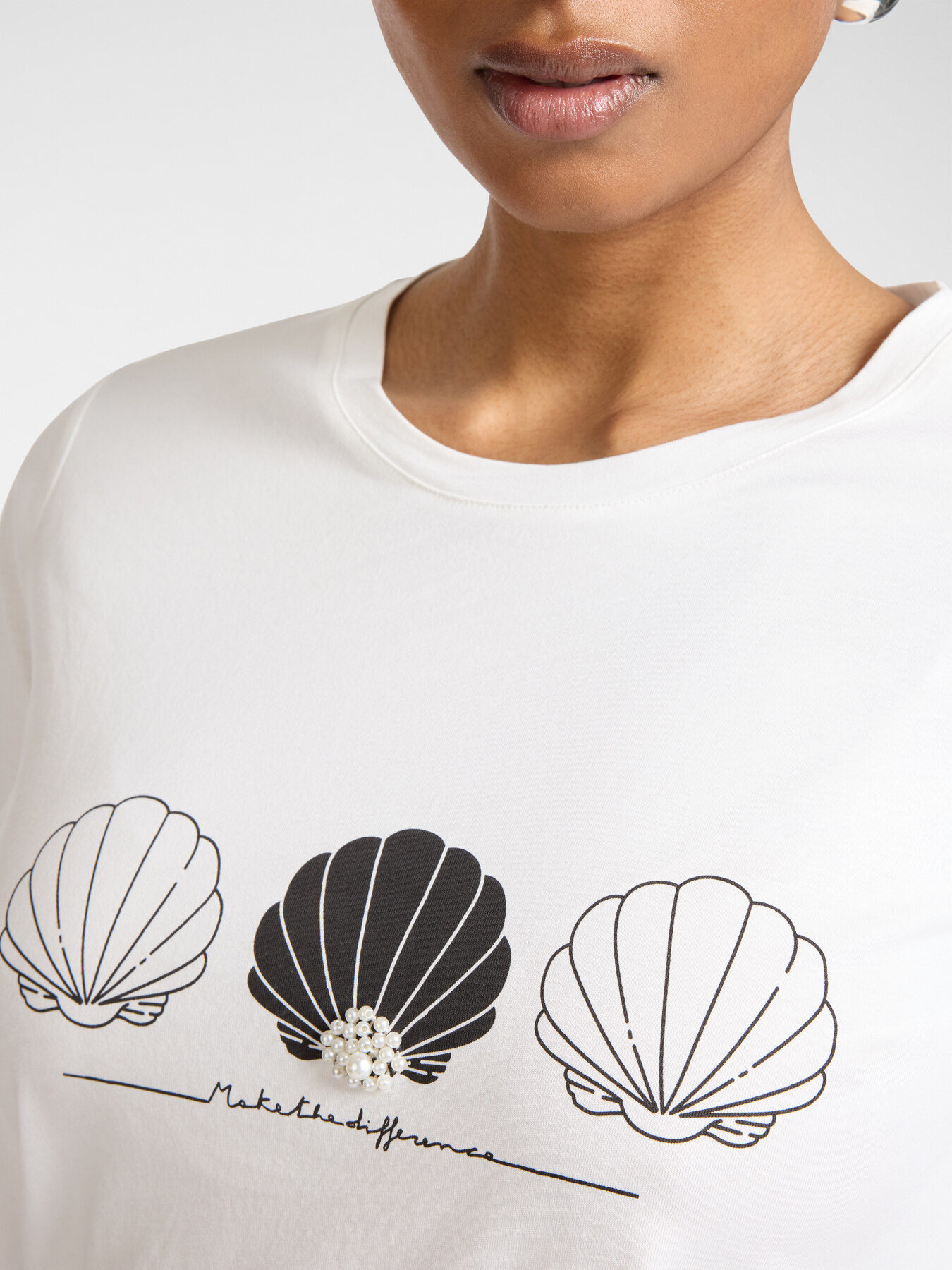 T-shirt in cotone stampata con perle image number 3