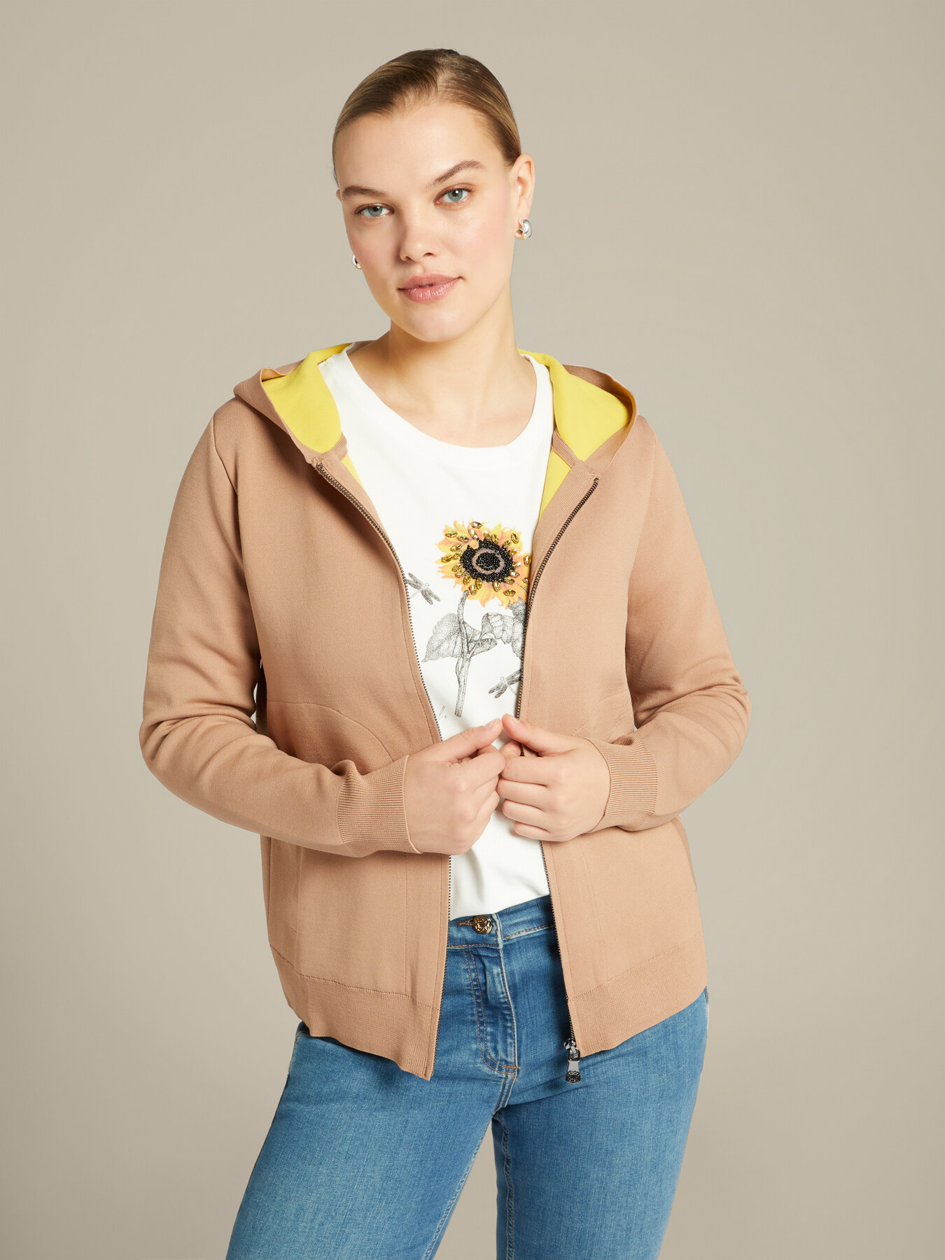 Camisa esportiva com capuz image number 0