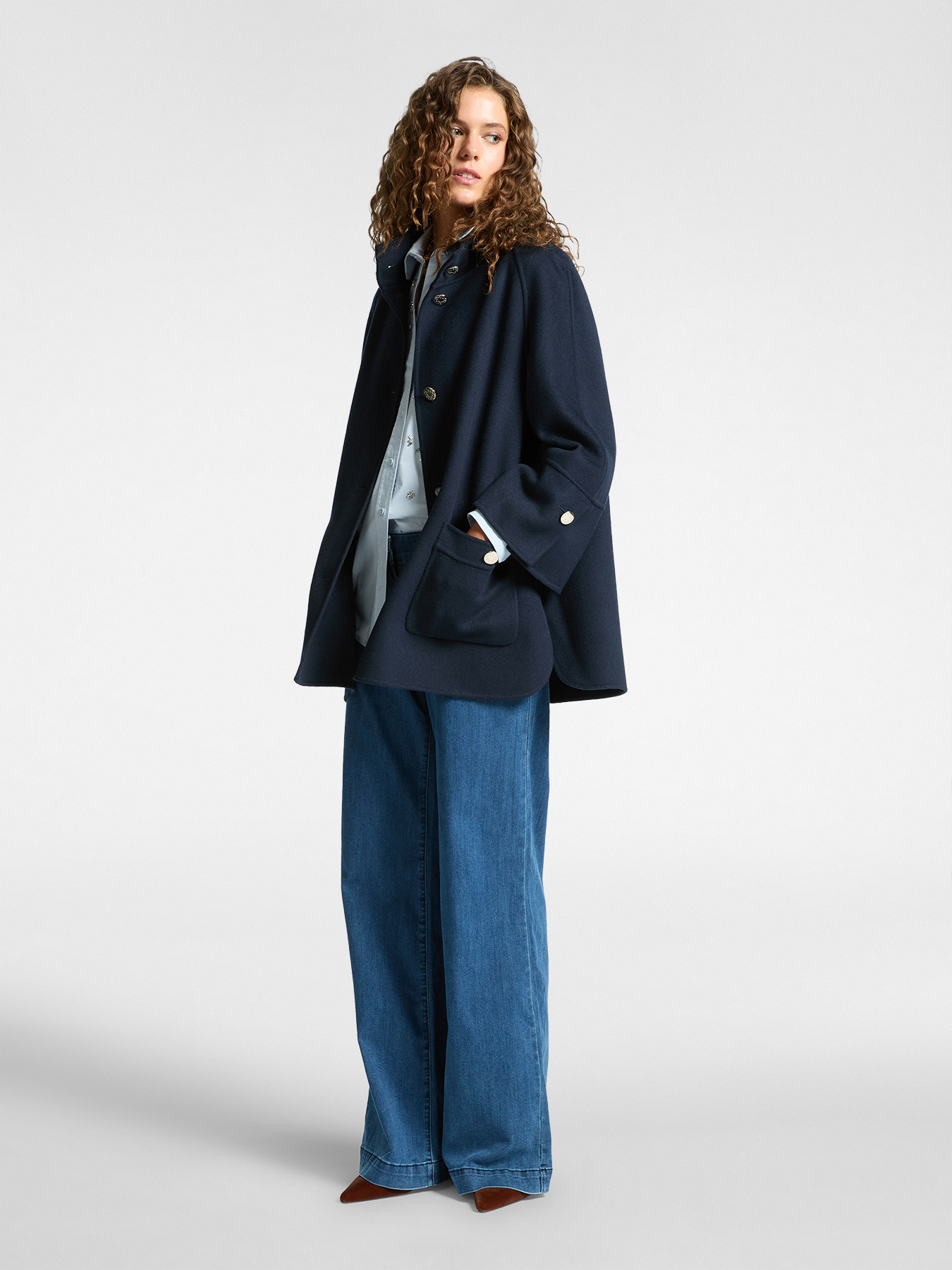 Short double-fabric coat image number 2