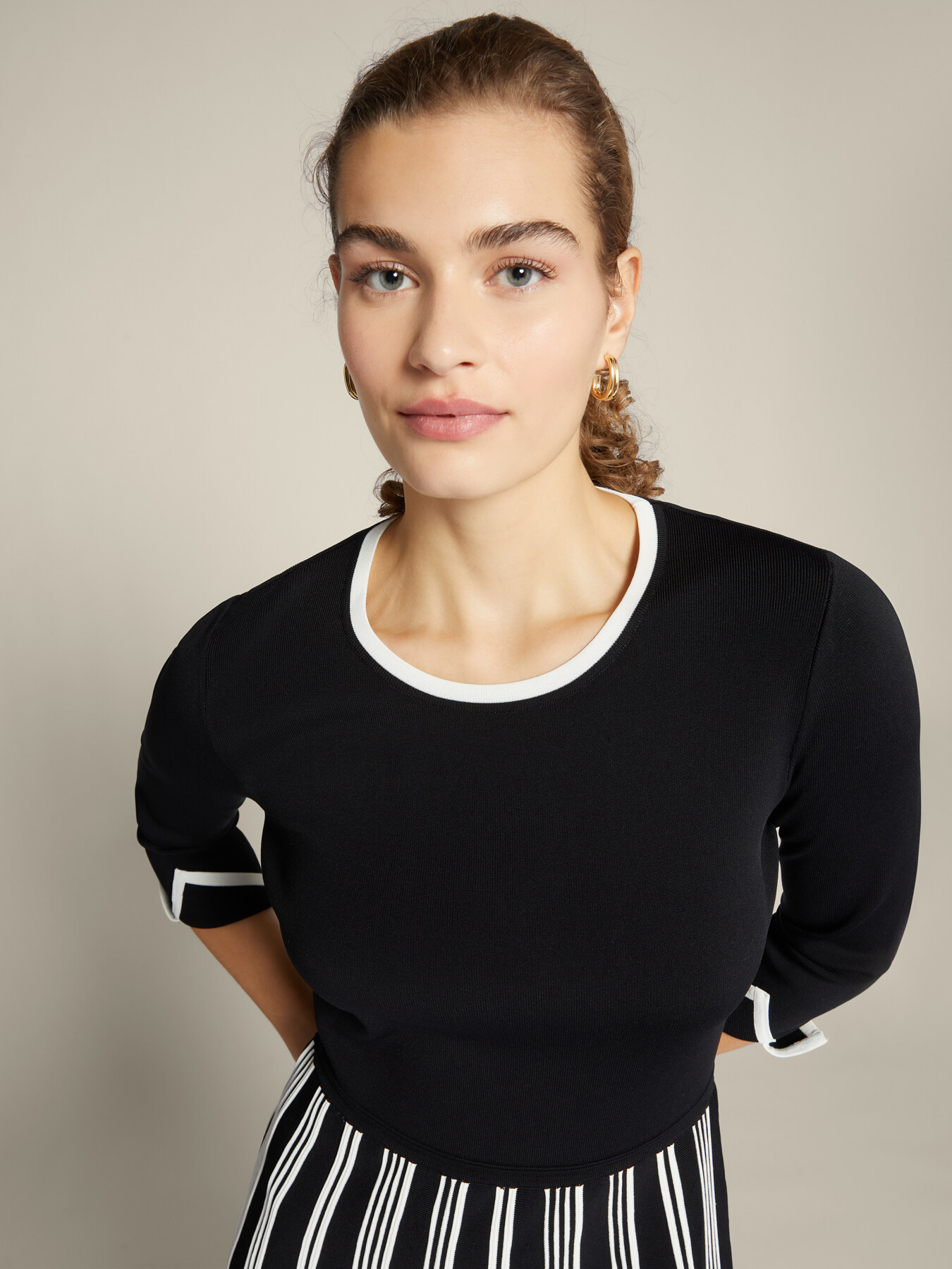 ECOVERO&trade; viscose pleated tricot dress image number 3