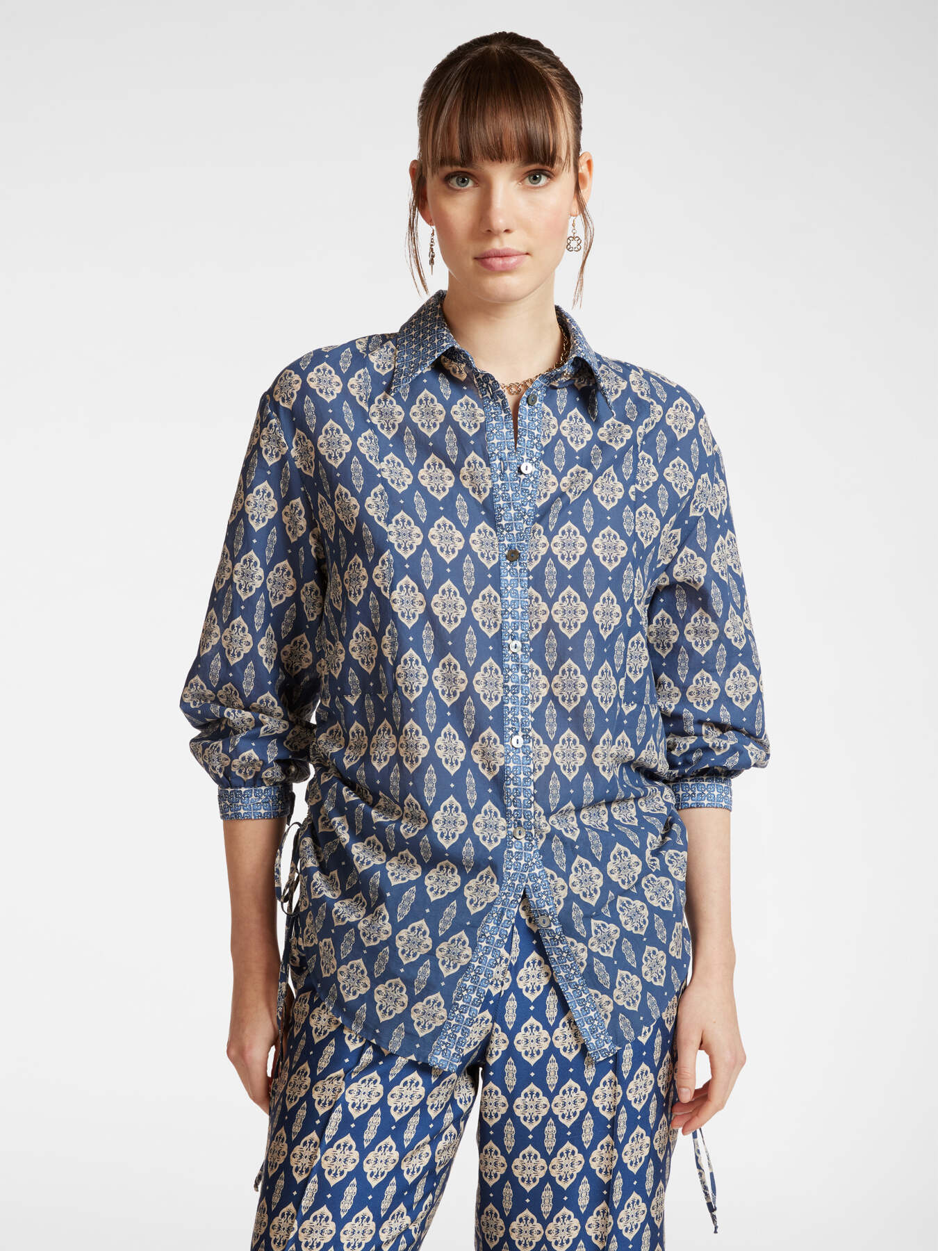 Camisa con estampado &eacute;tnico image number 0