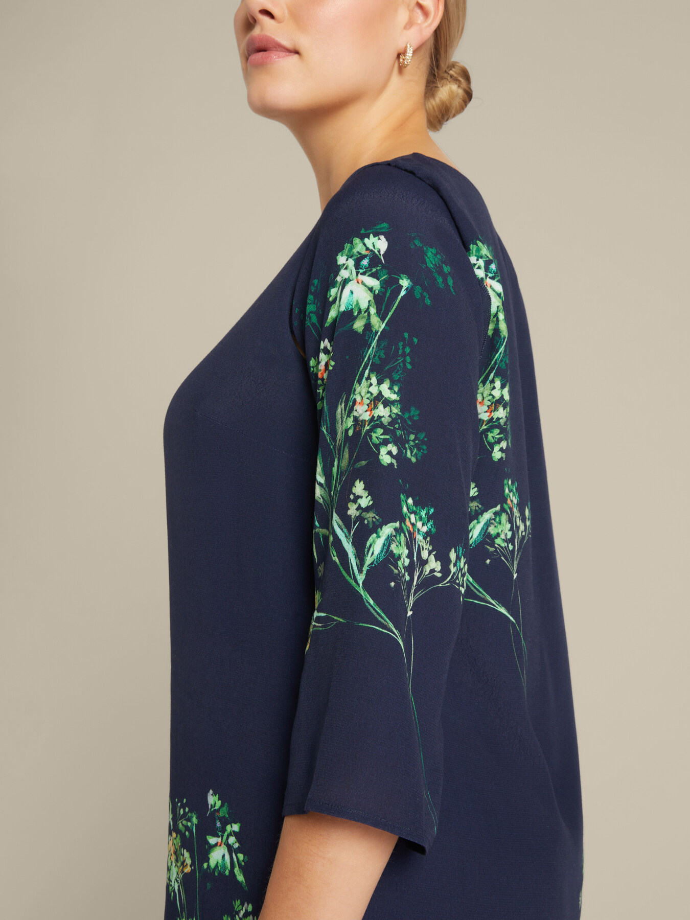 Robe &agrave; fleurs en viscose ECOVERO&trade; image number 3