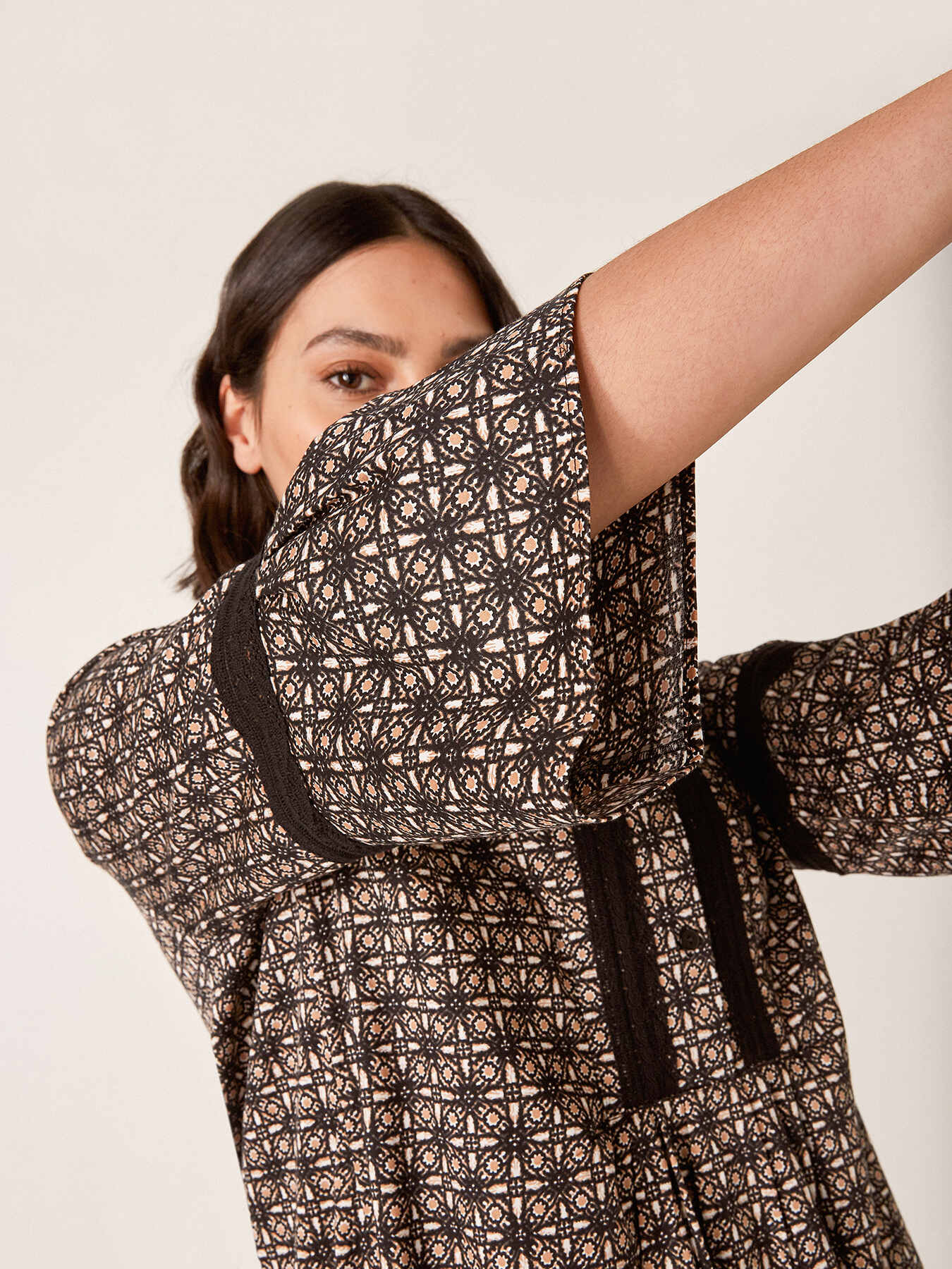 Vestido rom&acirc;ntico &eacute;tnico image number 2