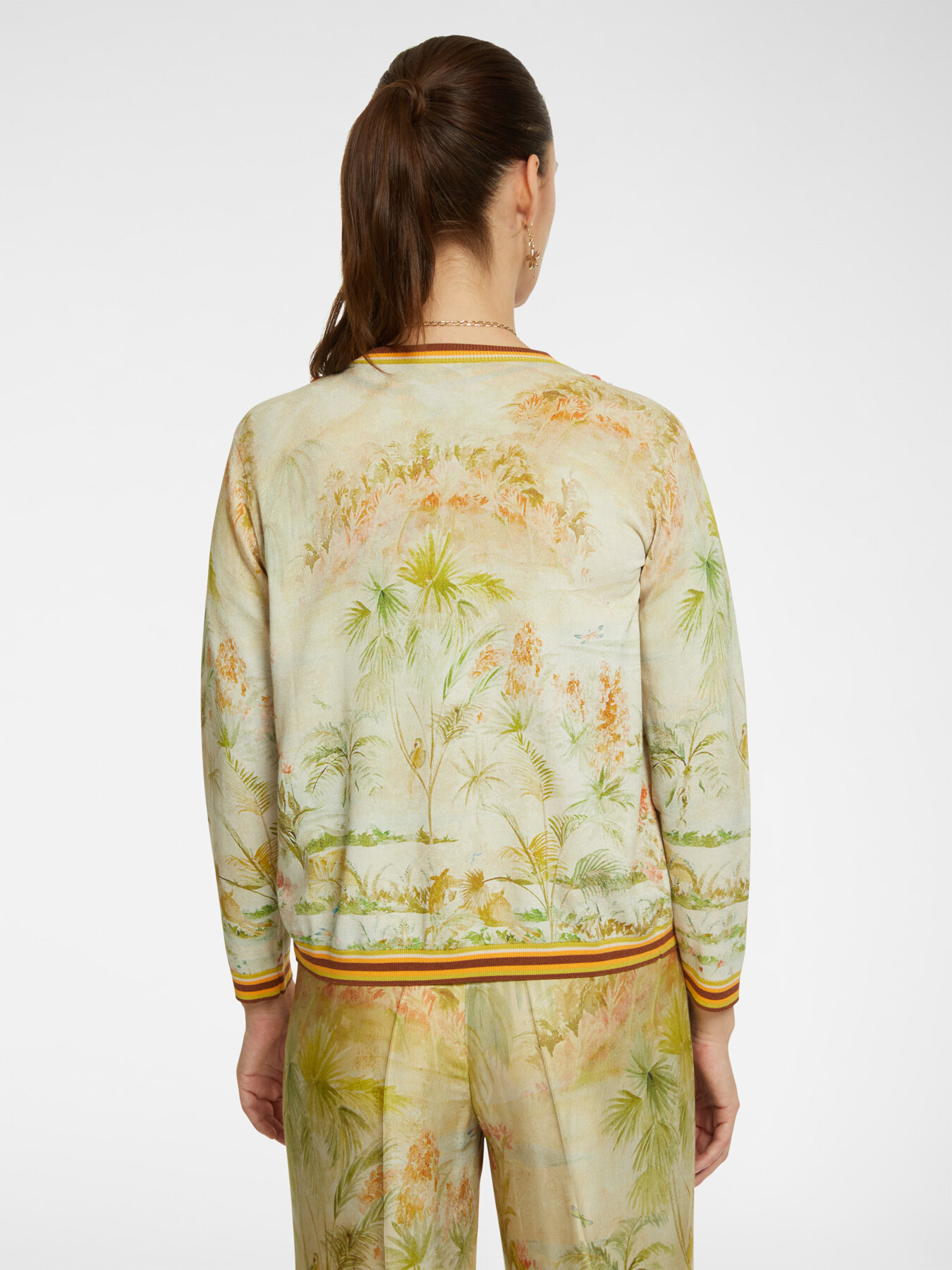 C&aacute;rdigan estampado y bordado image number 1