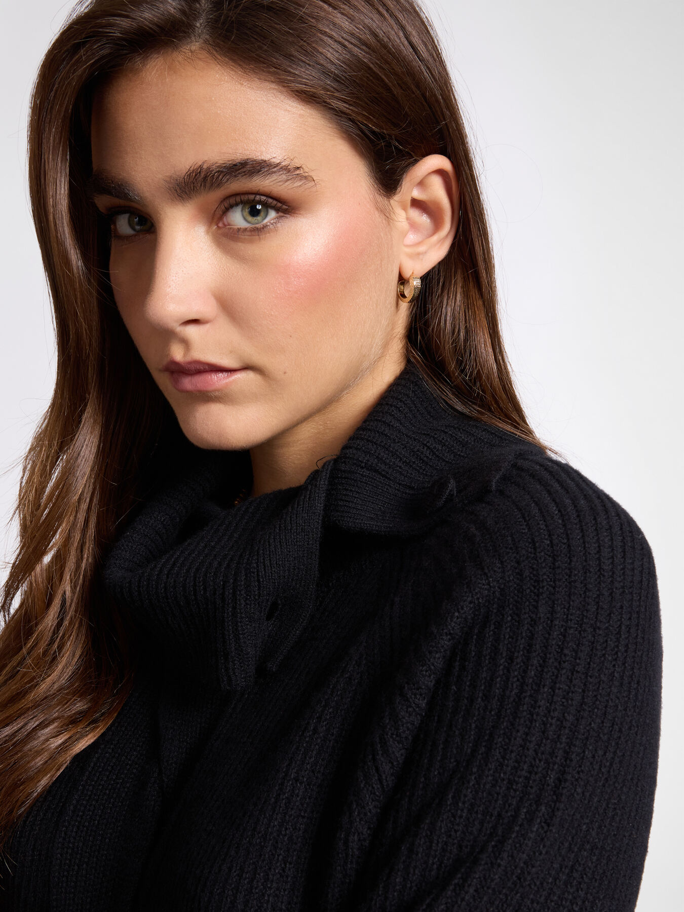 Su&eacute;ter con trenza al frente image number 3