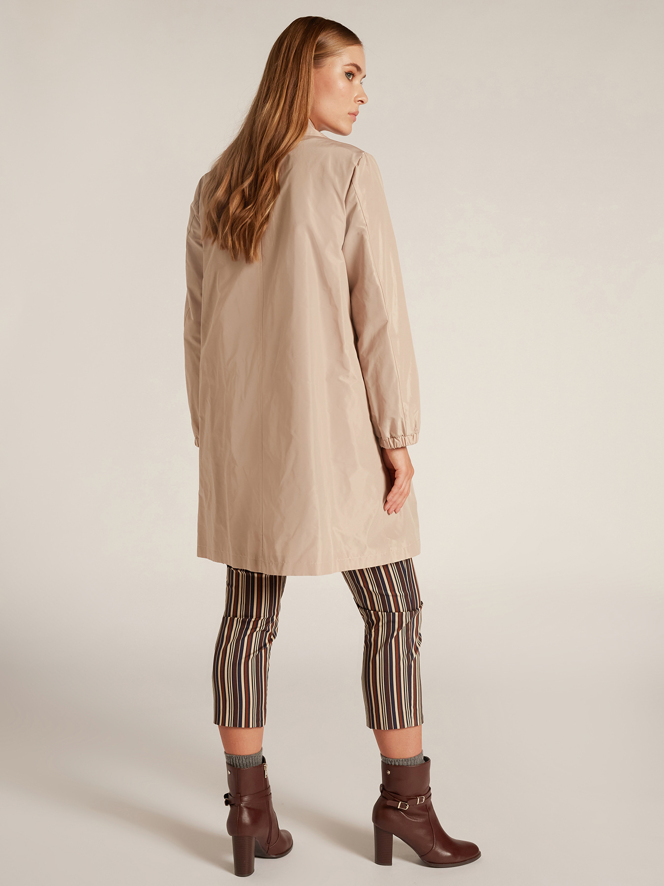 Trench dalla linea svasata image number 1