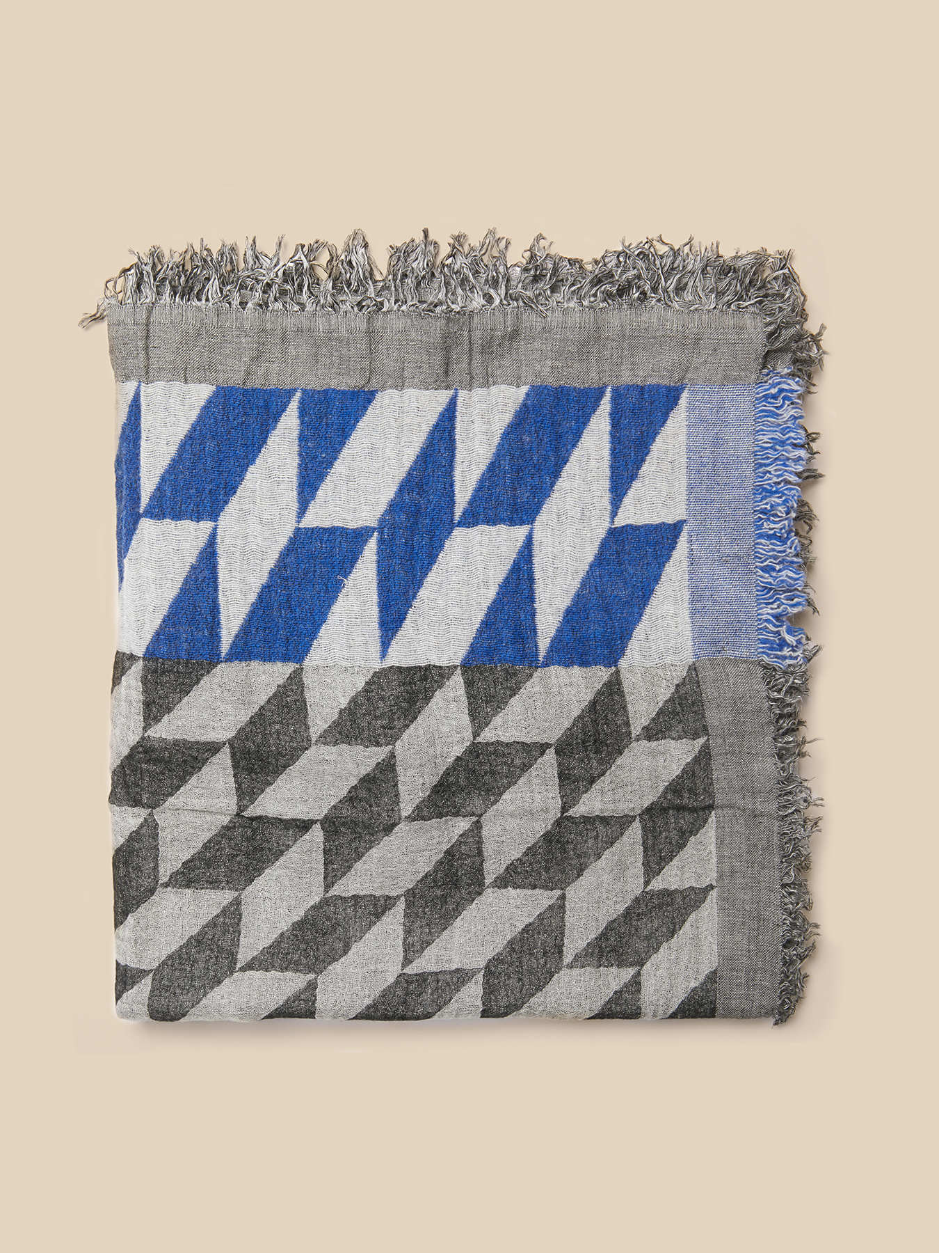 Sciarpa con disegni geometrici image number 2