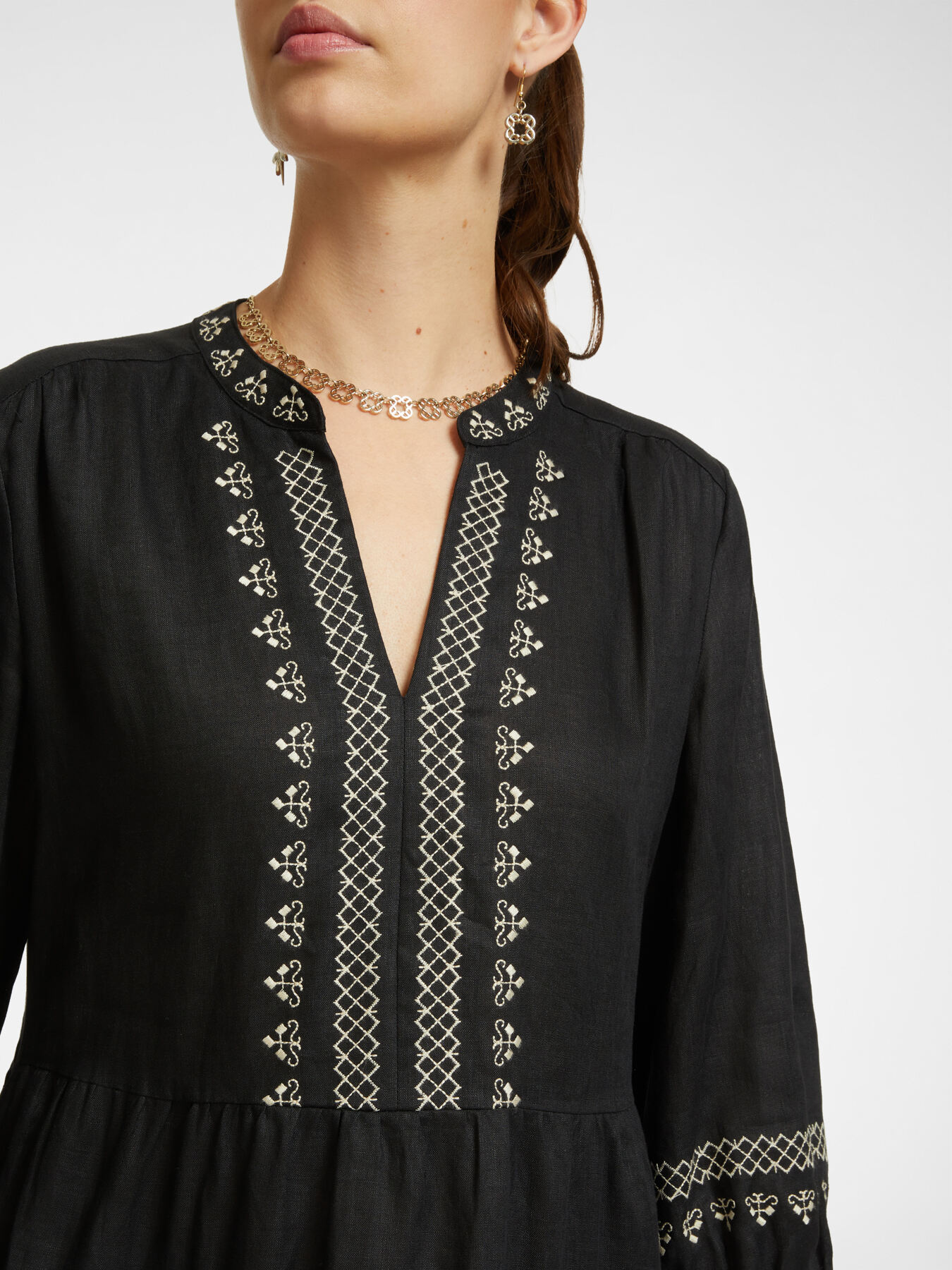 Besticktes Leinenkleid image number 3