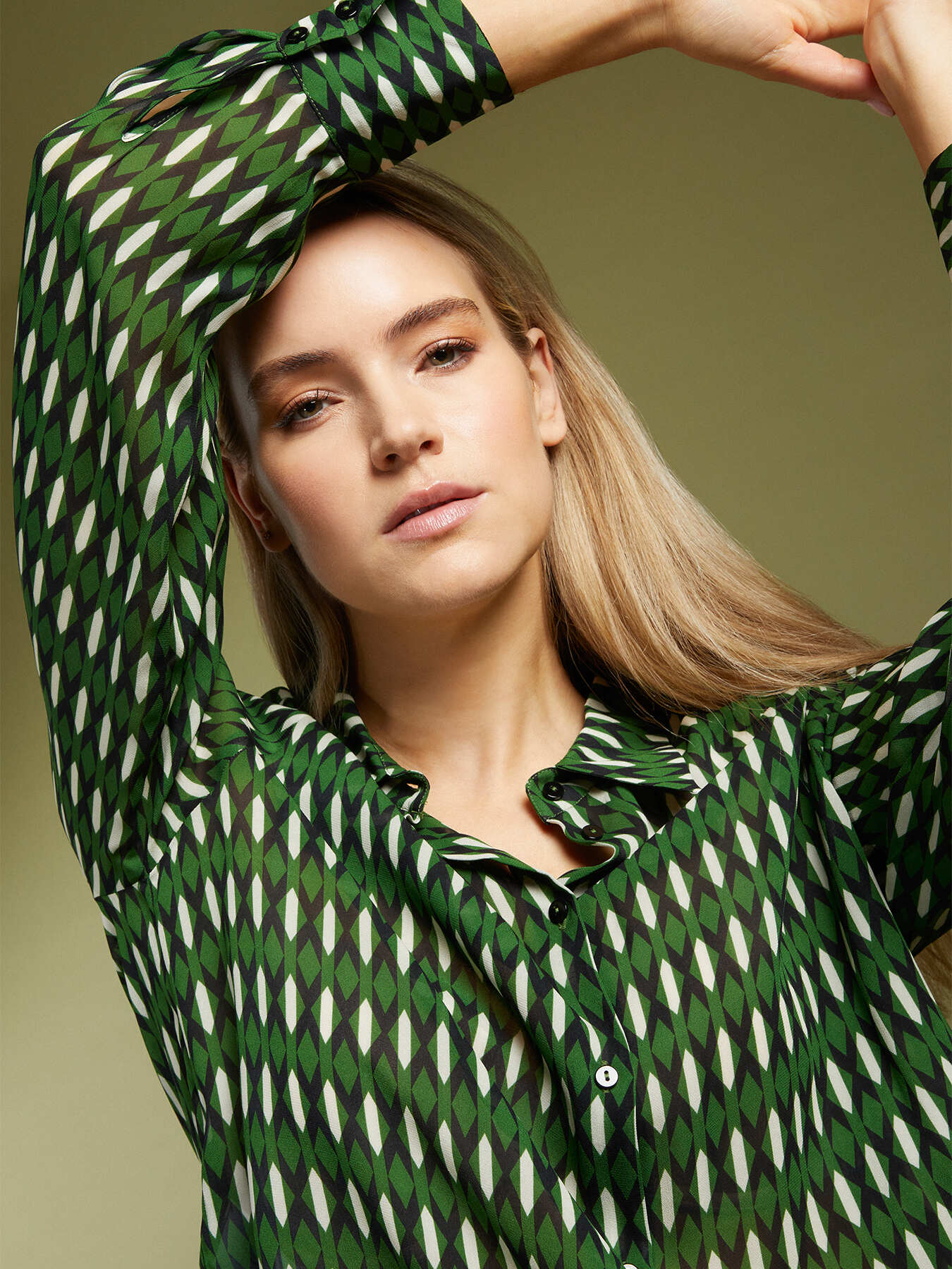 Camisa com estampado geom&eacute;trico image number 0