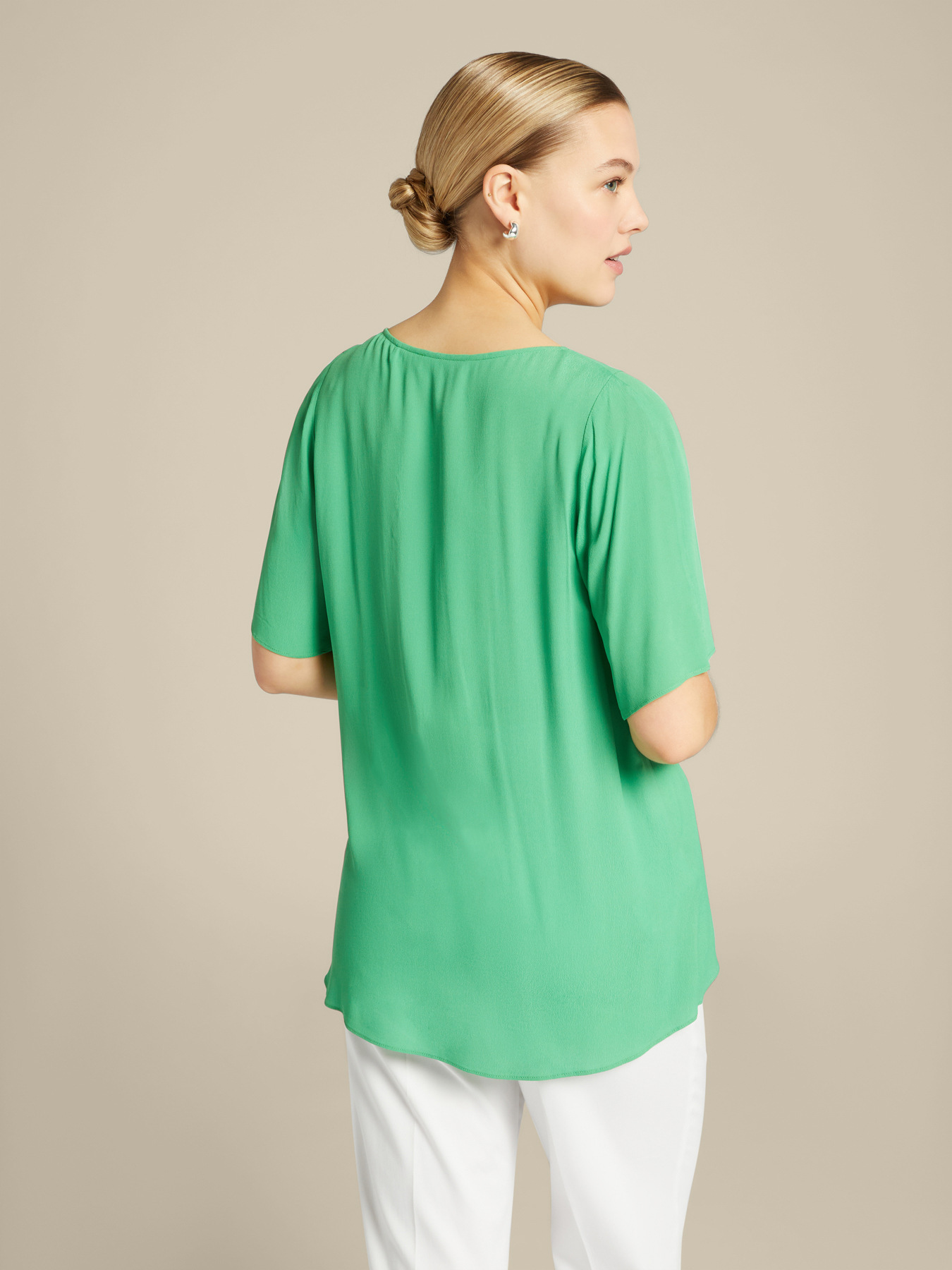 Blusa acampanada con fruncidos image number 1