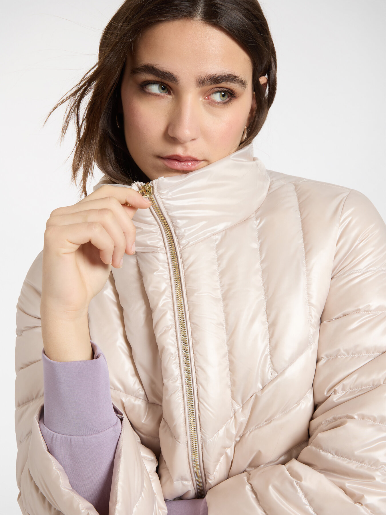 Lightweight quilted down jacket image number 3