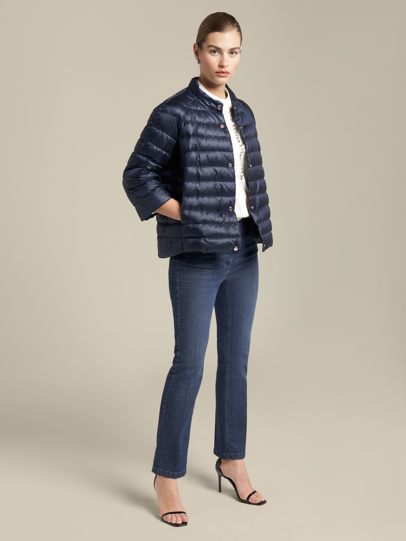 Plum&iacute;fero corto de nailon reciclado acolchado image number 3