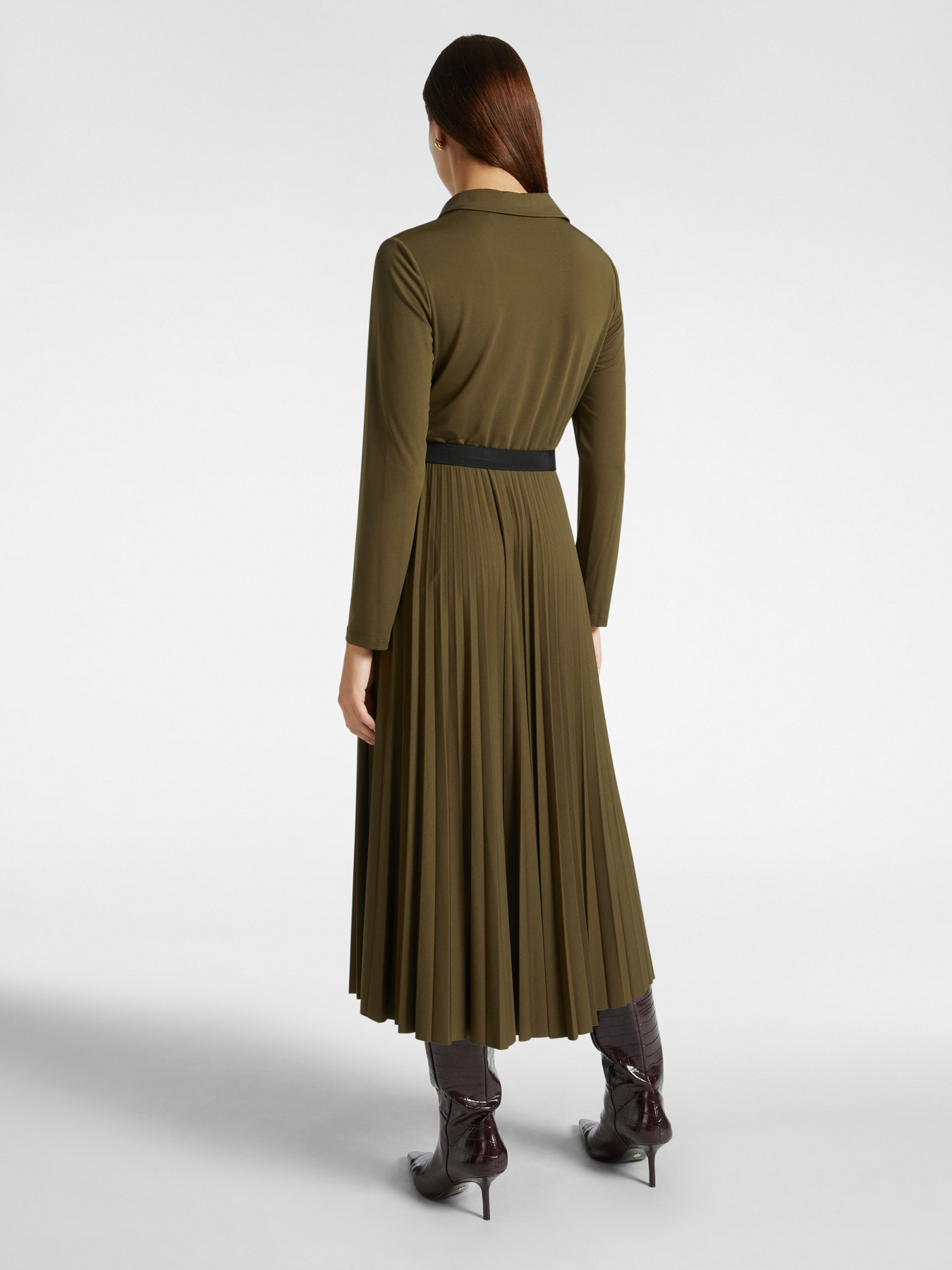 Robe longue avec jupe pliss&eacute;e image number 1