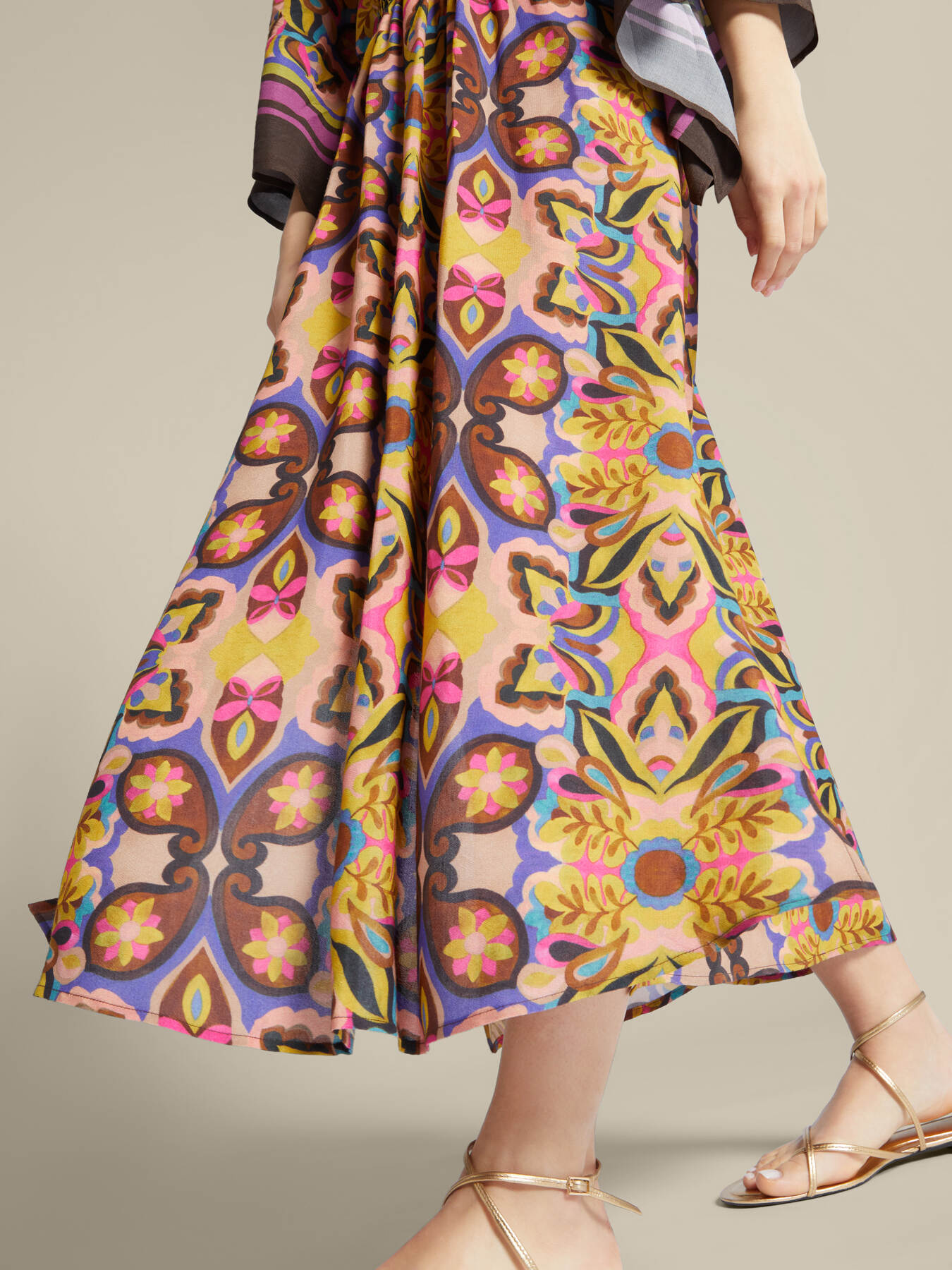 Robe longue cache-maillot imprimée image number 4