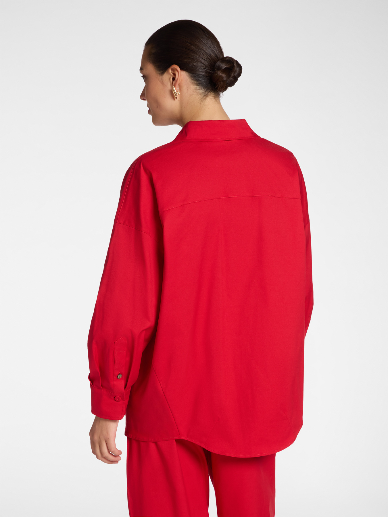 Langes Hemd aus Gabardine image number 1