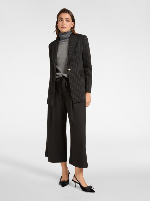 Pantalones anchos con cinturón