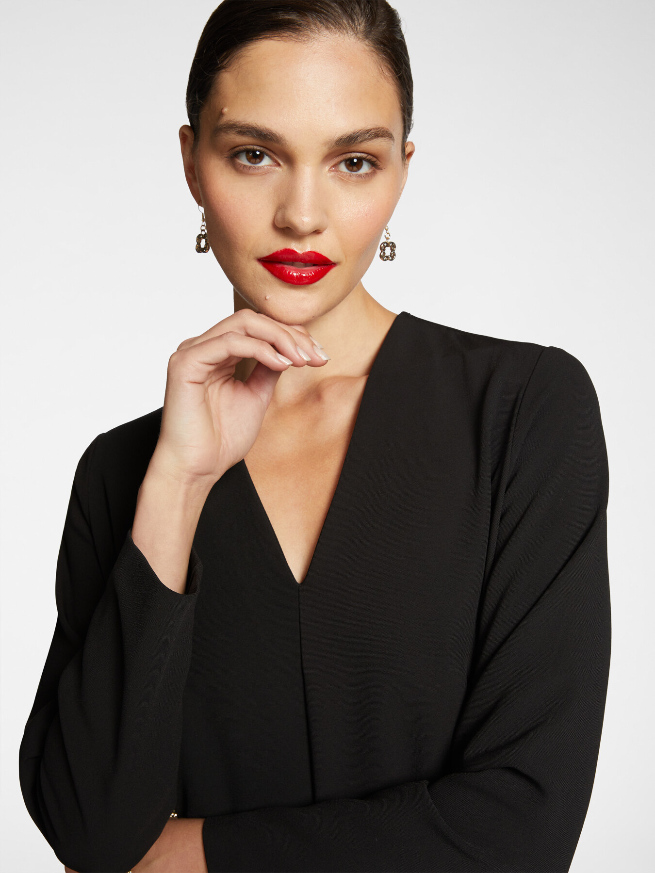 Elegant dress with removable collar image number 4