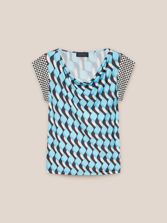 T-shirt with geometric print