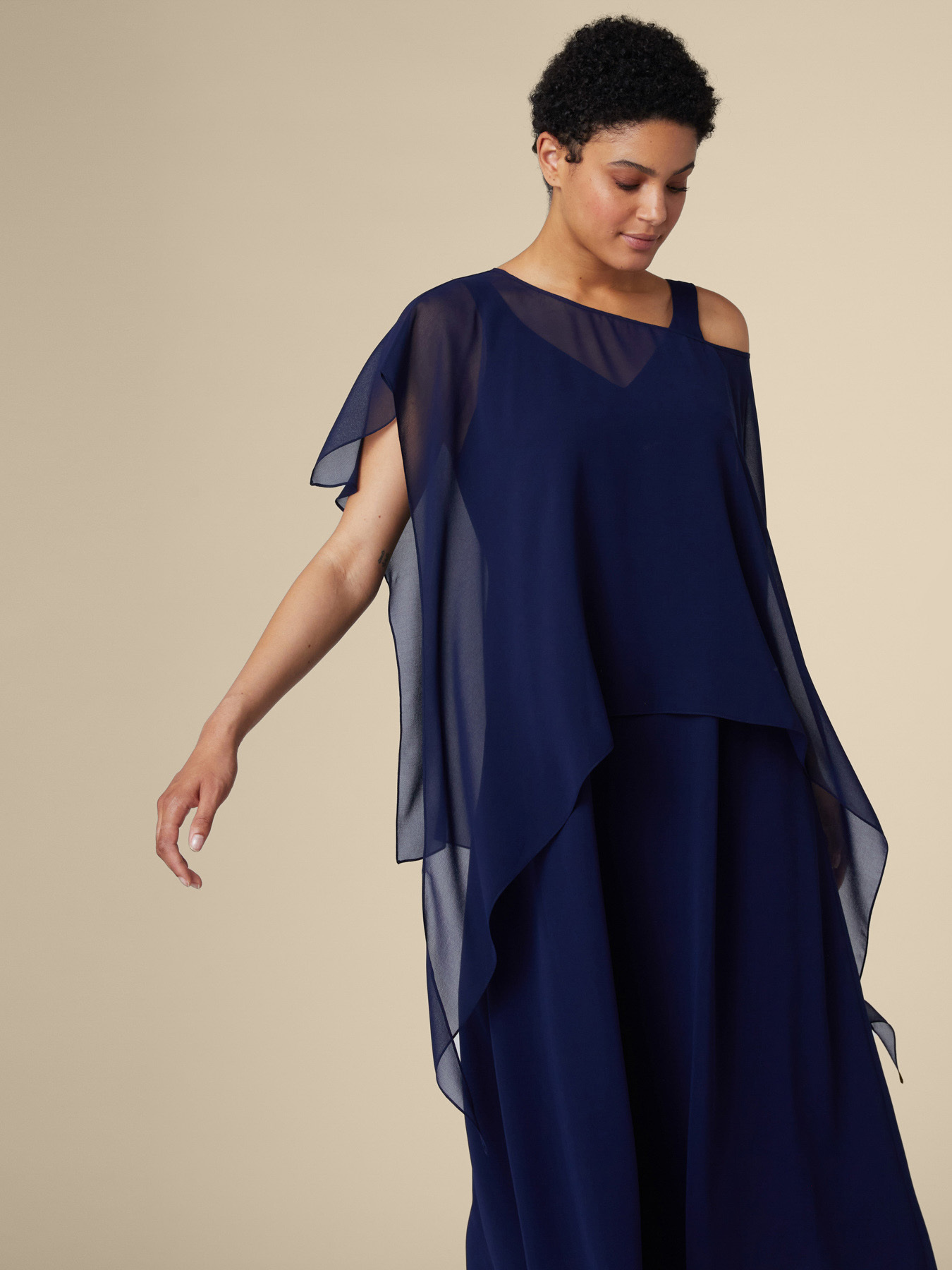 Completo elegante con abito e coprispalle image number 2