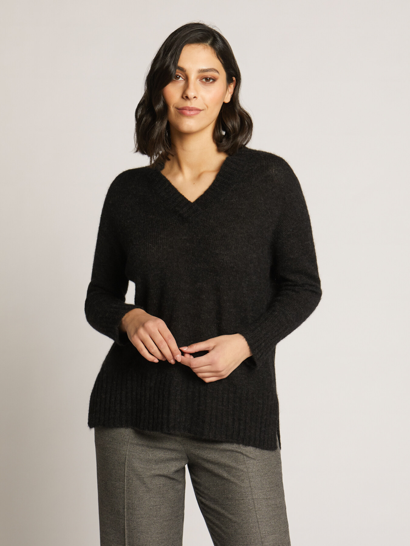 GAUZE EFFECT ALPACA V-NECK SWEATER WITH SLITS image number 2
