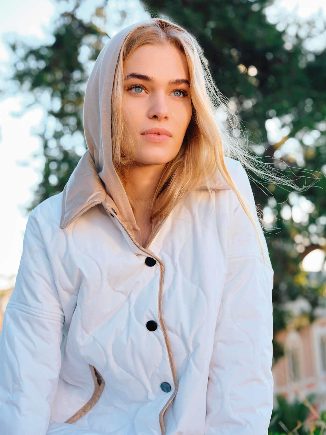 Zweifarbige, gesteppte Jacke aus recyceltem Nylon image number 0