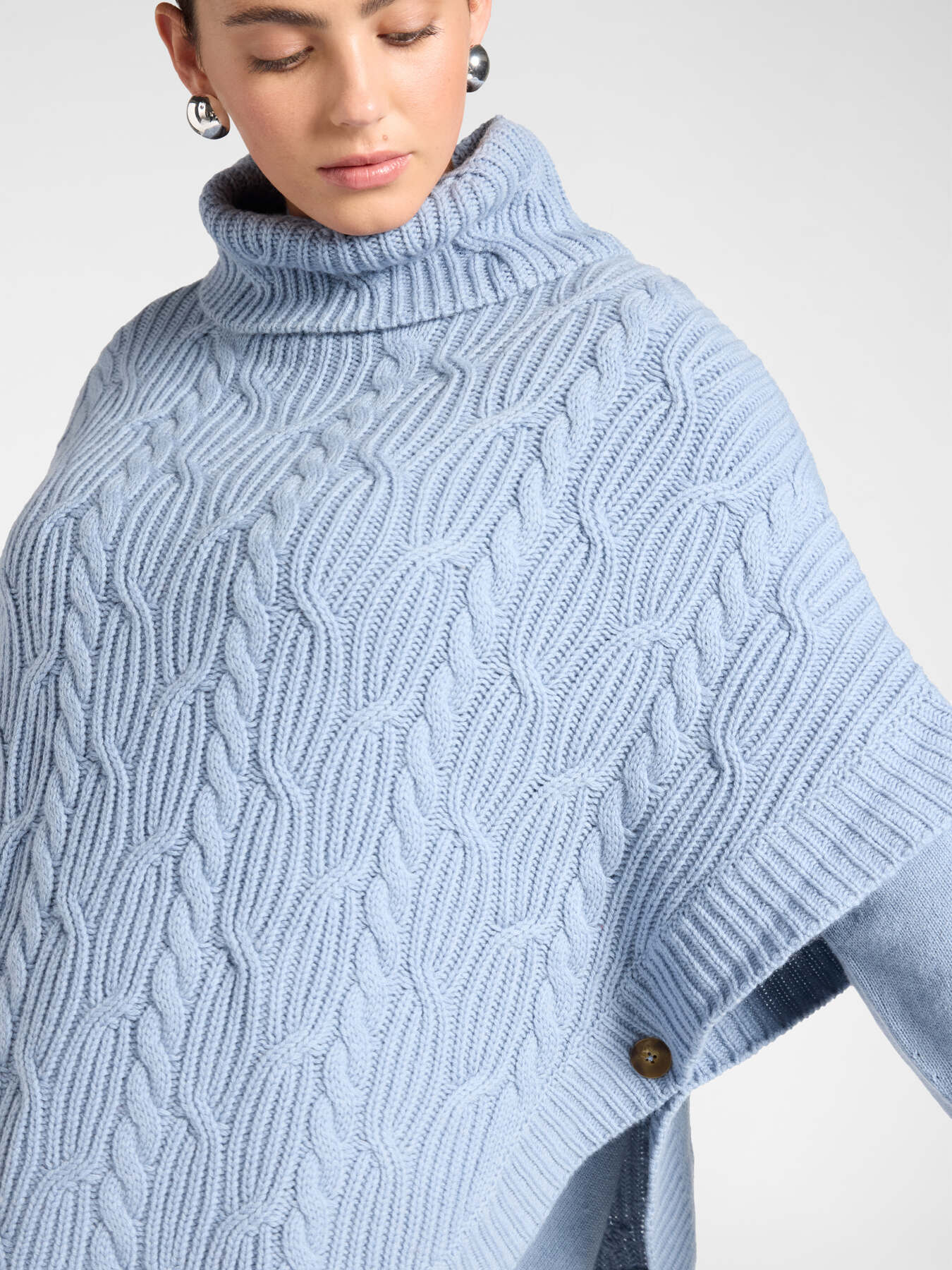 Cable knit poncho in pure wool image number 3