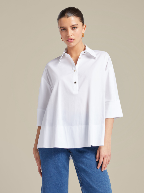 T-shirt with collar and buttons