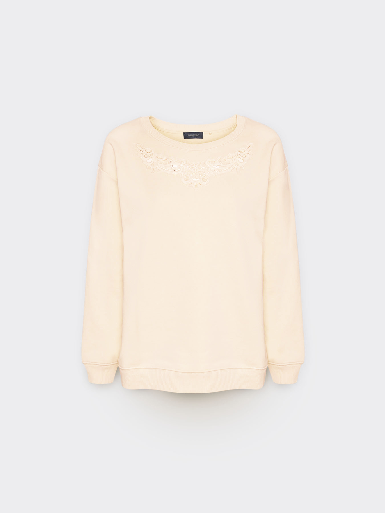 Sudadera bordada image number 4