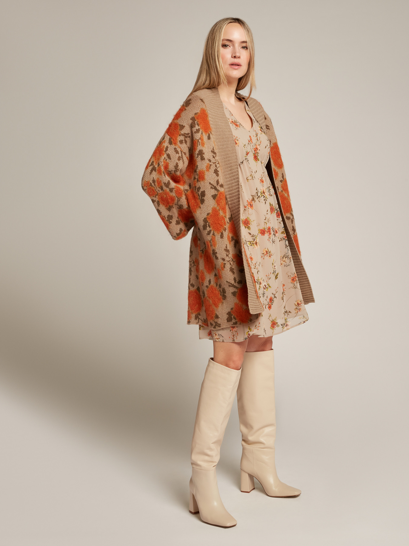 Maxi cardigan en jacquard &agrave; fleurs image number 2