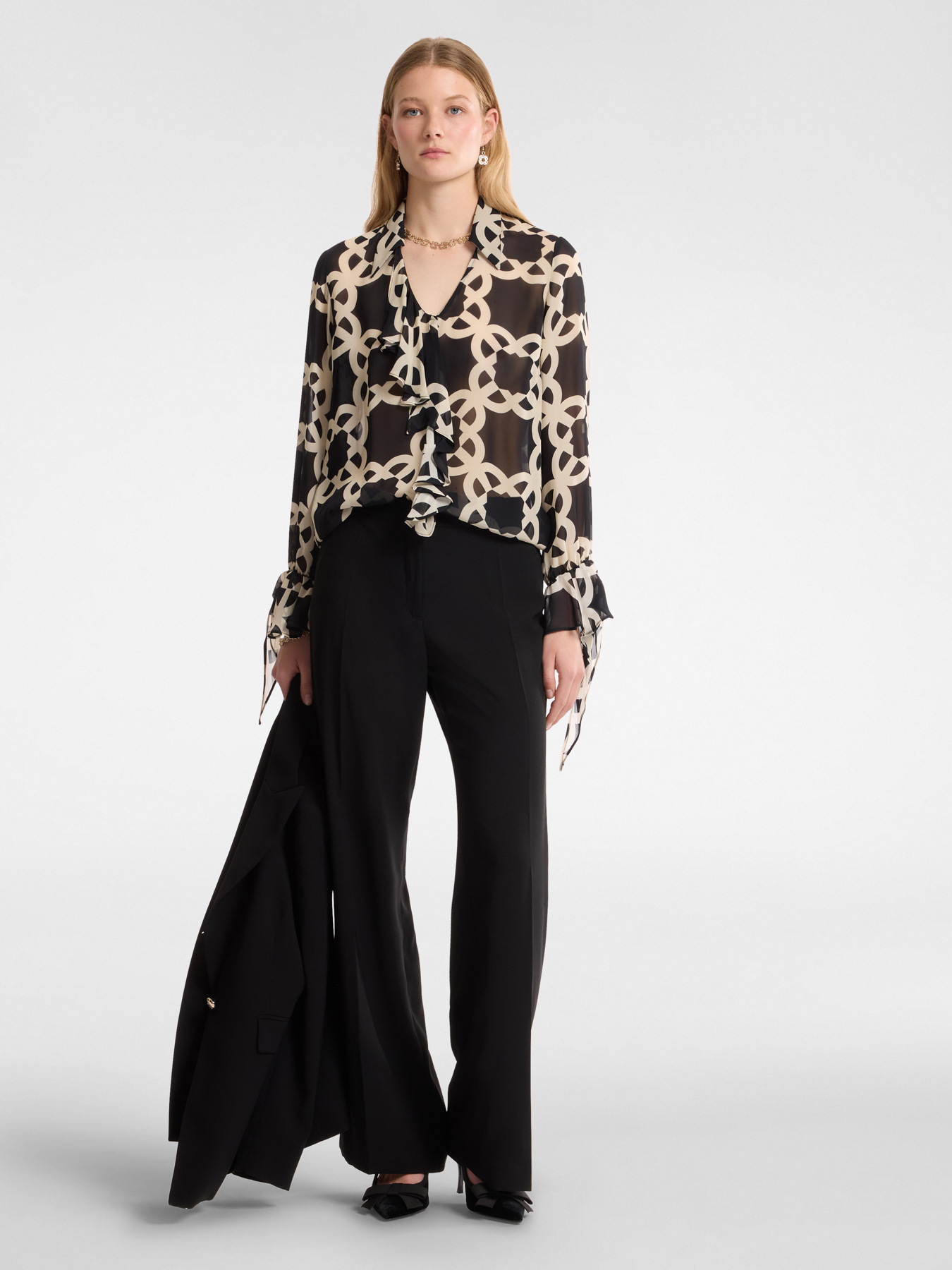 Bluse mit Monogramm image number 2