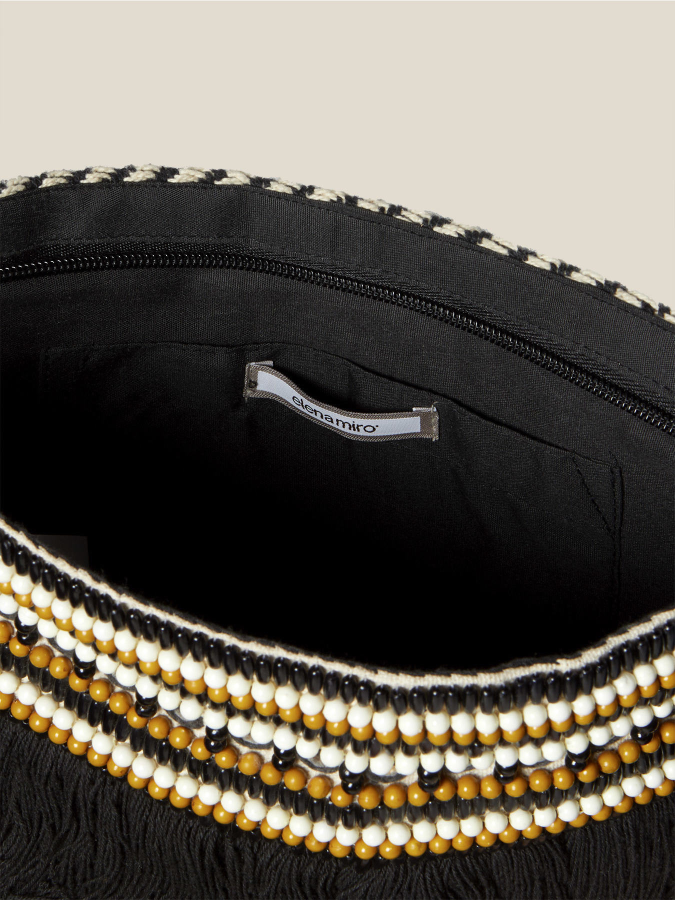 Pochette con ricamo e nappine image number 4