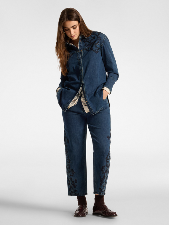 Jean regular en denim avec broderies florales