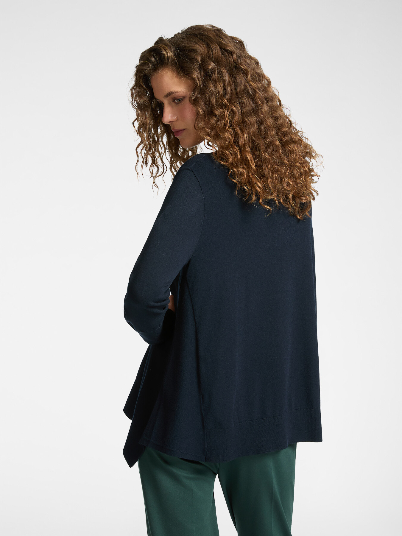 Locker sitzender Pullover mit abnehmbarem Kragen image number 1