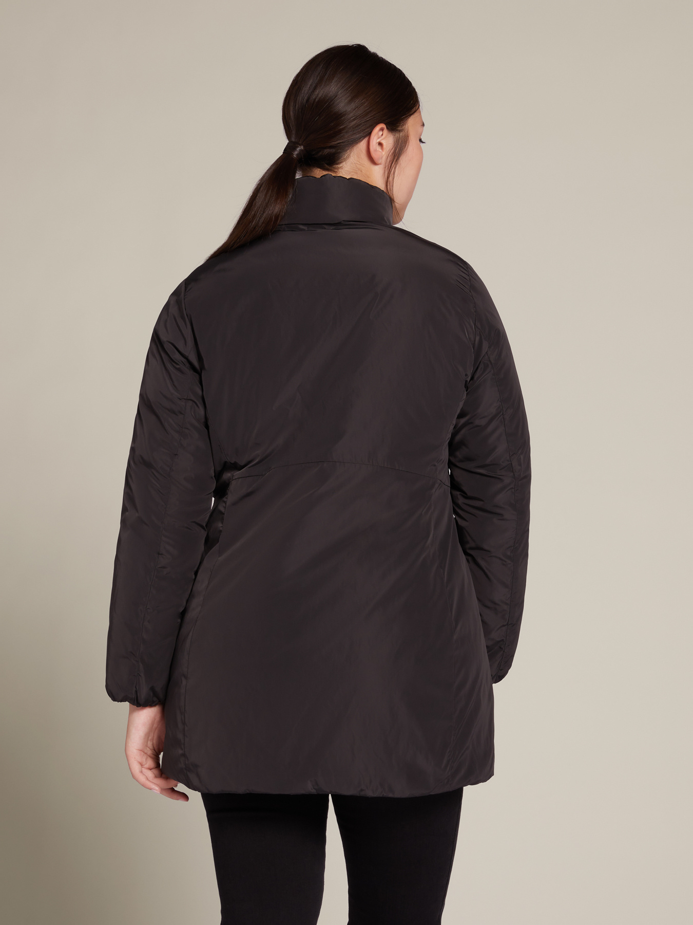 Reversible down jacket in water-repellent nylon image number 2