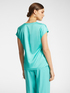 Blusa de raso con escote de pico image number 1