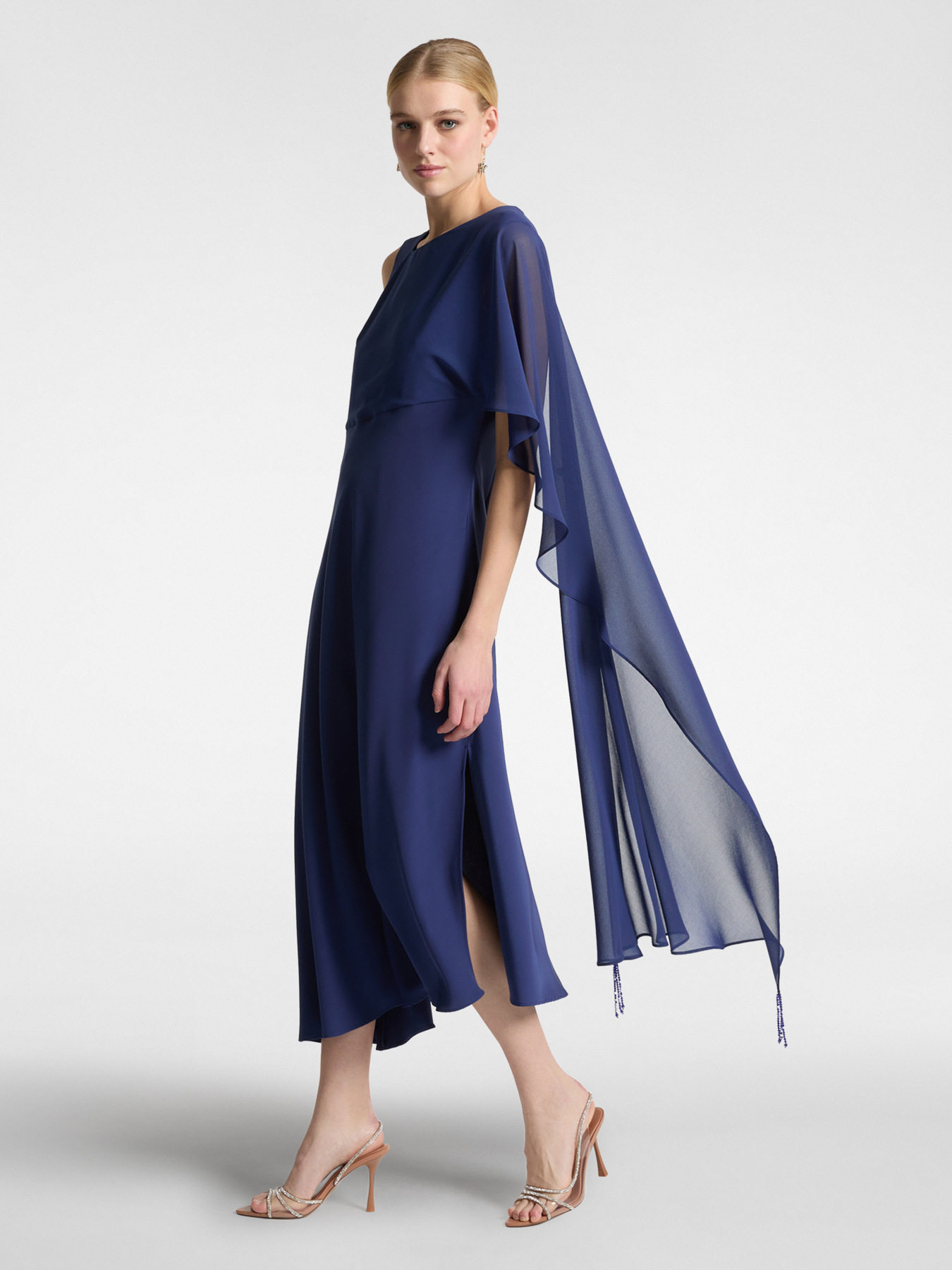 Elegant long dress with stole image number 0