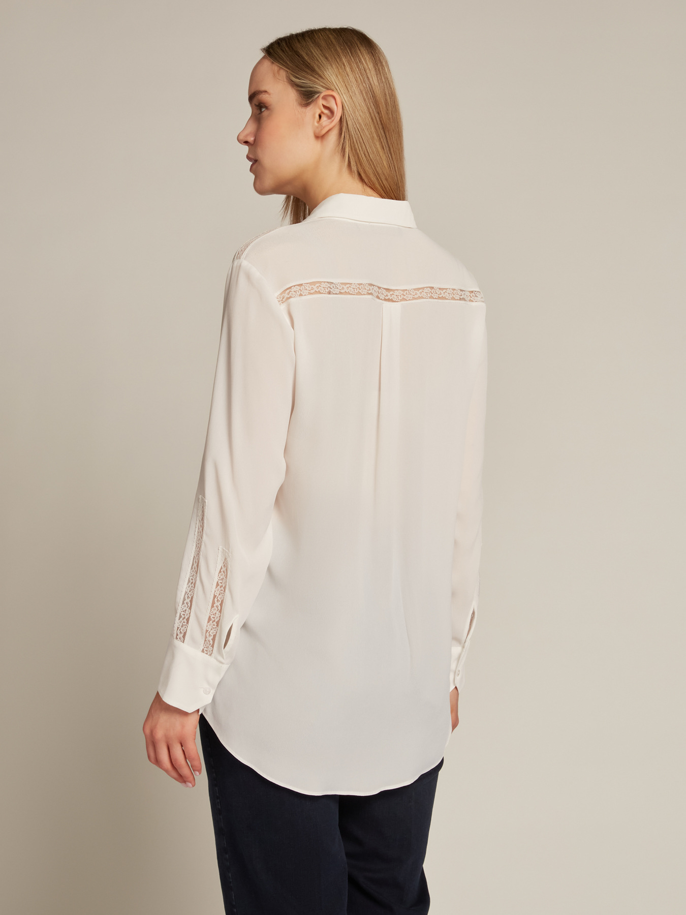 Camisa con aplicaciones entre deux image number 1