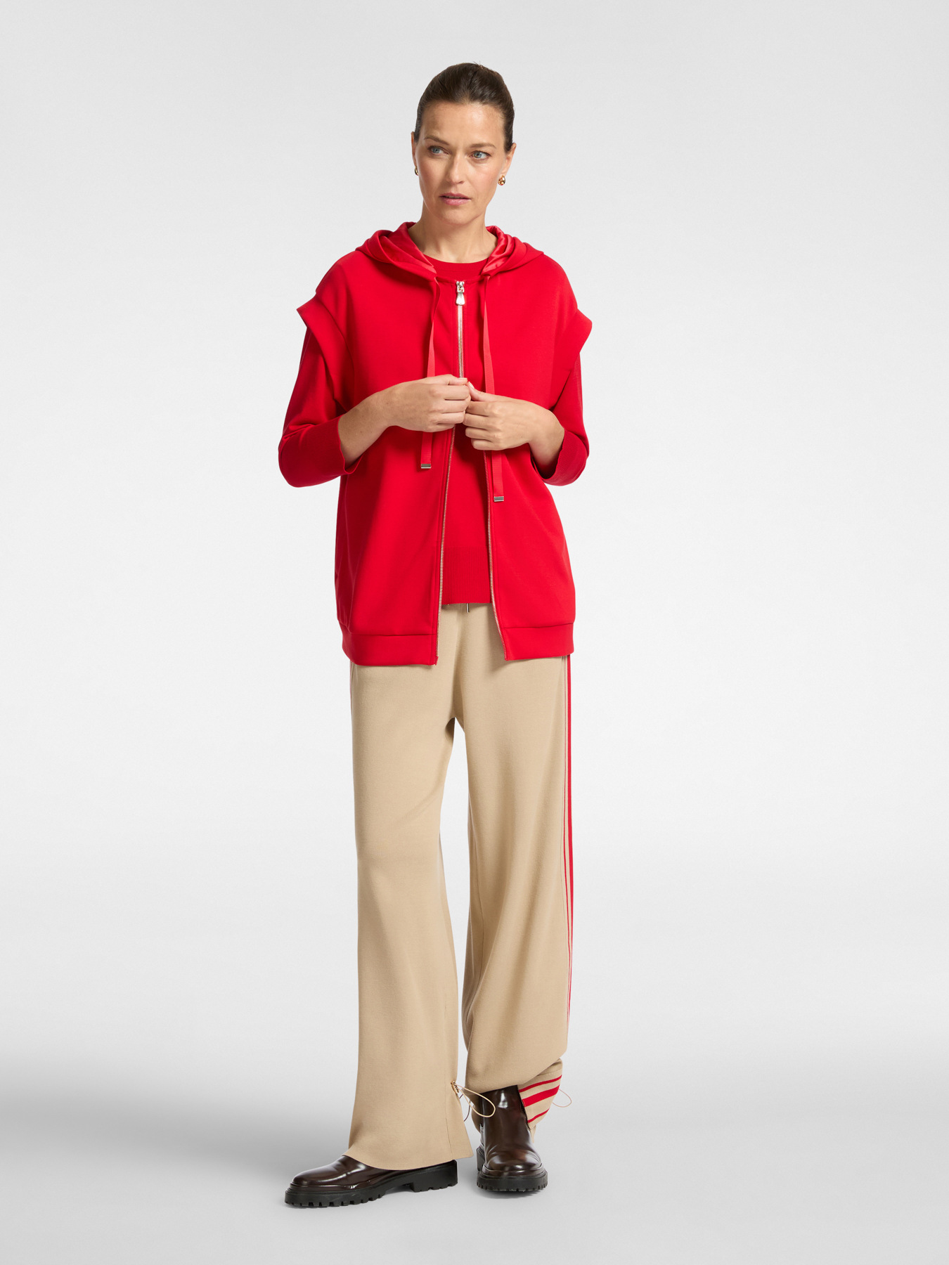 Short-sleeved sweatshirt with zip image number 2