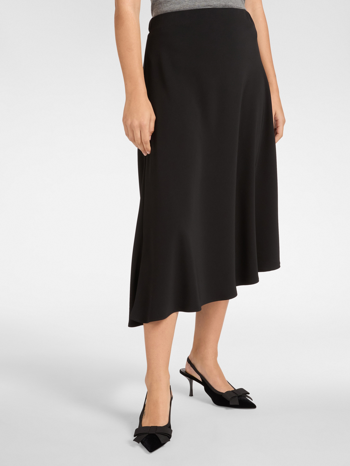 Jupe asym&eacute;trique en cady stretch image number 3