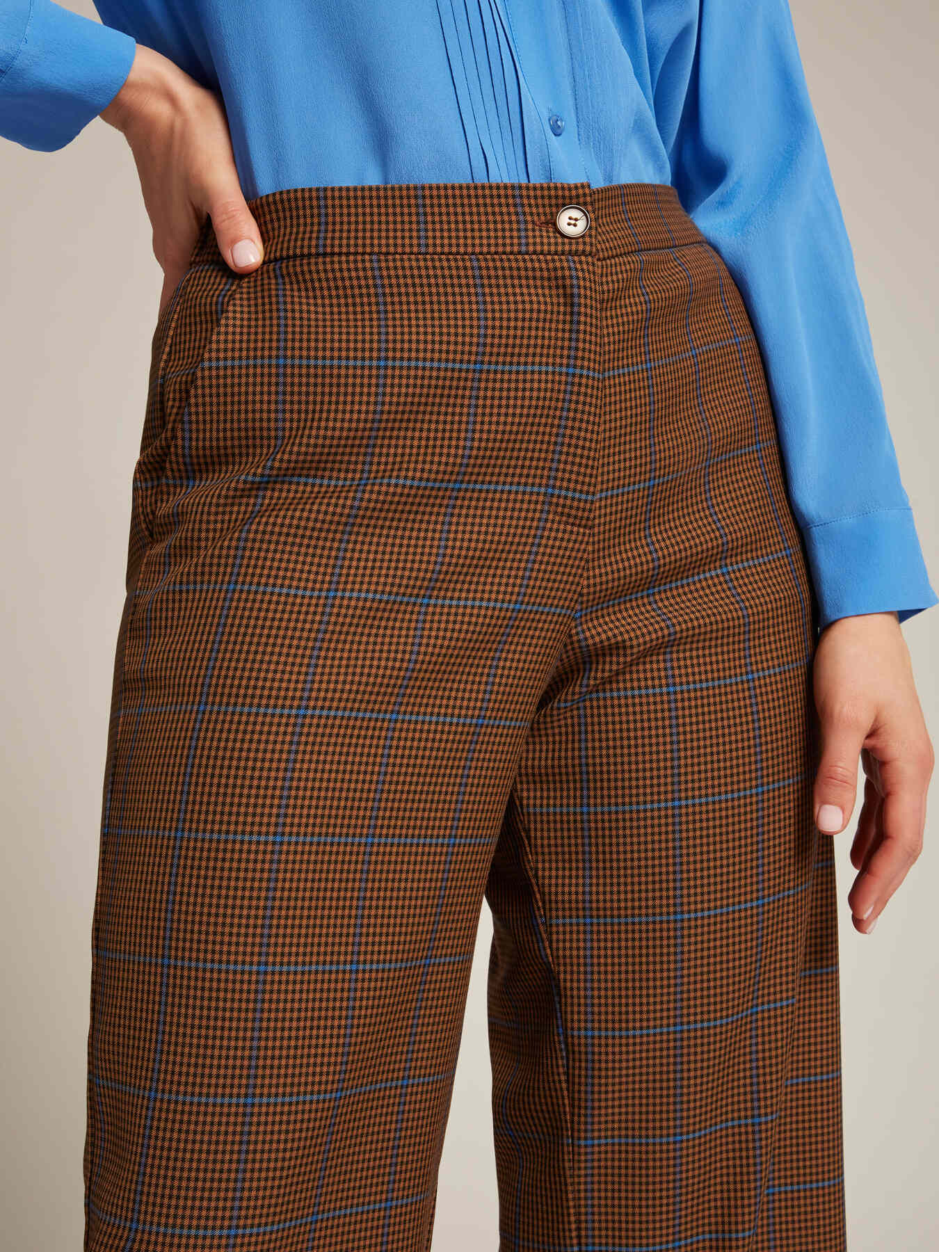 Cropped-Hose mit Karomuster image number 3