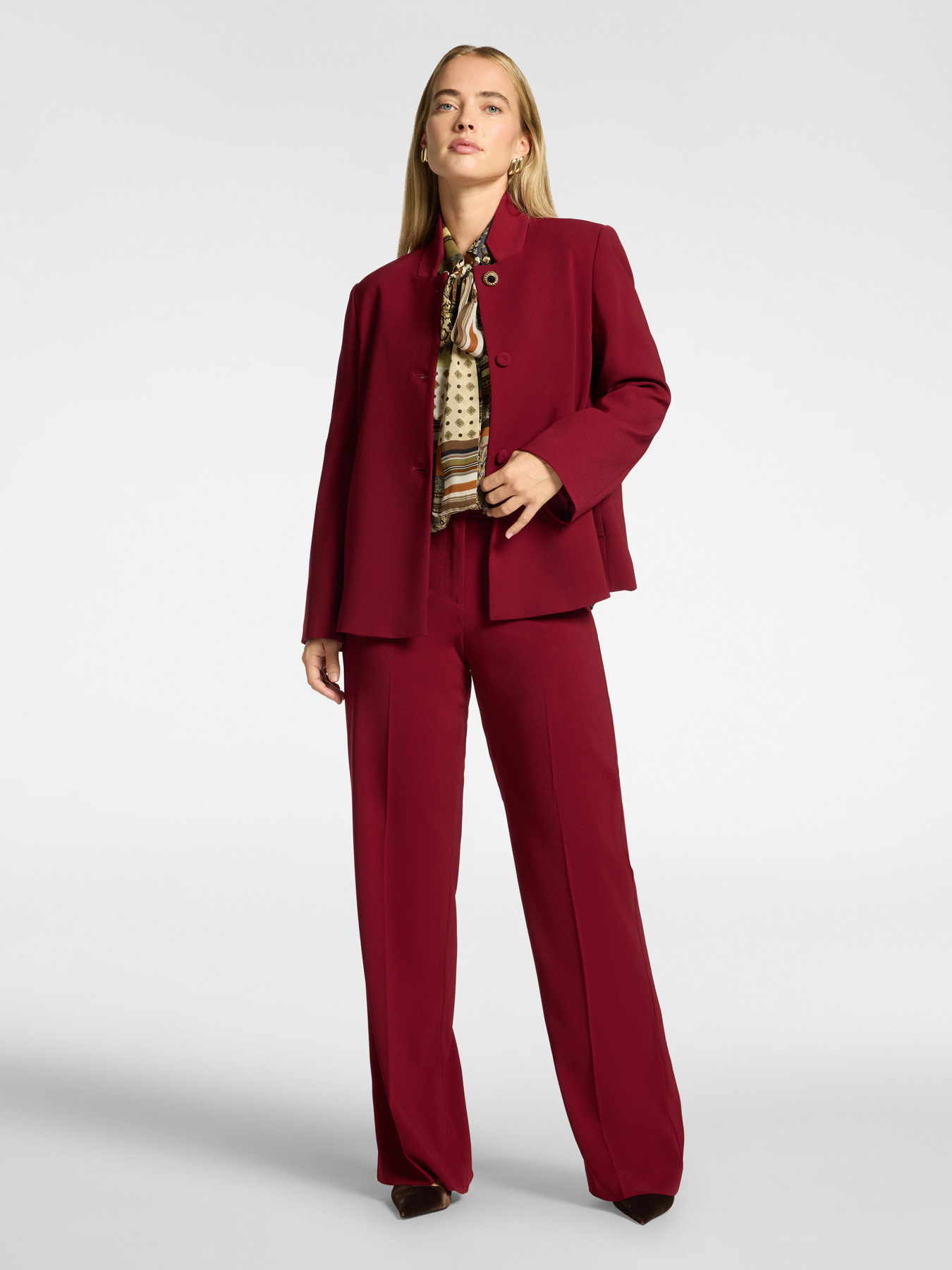 Cr&ecirc;pe jacket with jewel button image number 2