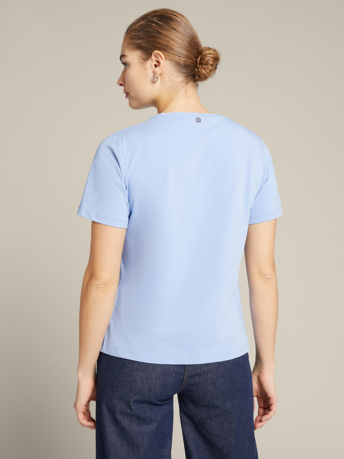 T-shirt avec broderie florale image number 1