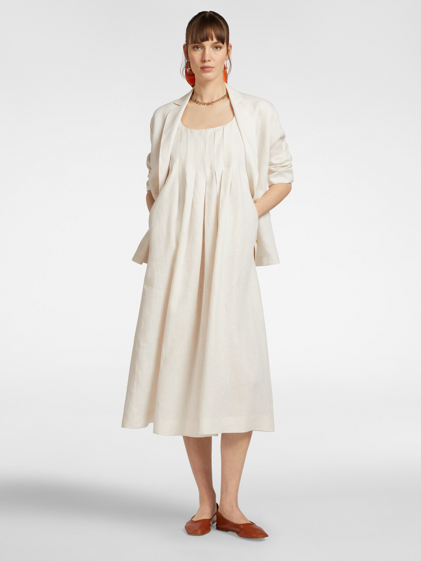 Linen dress with front pleats image number 4