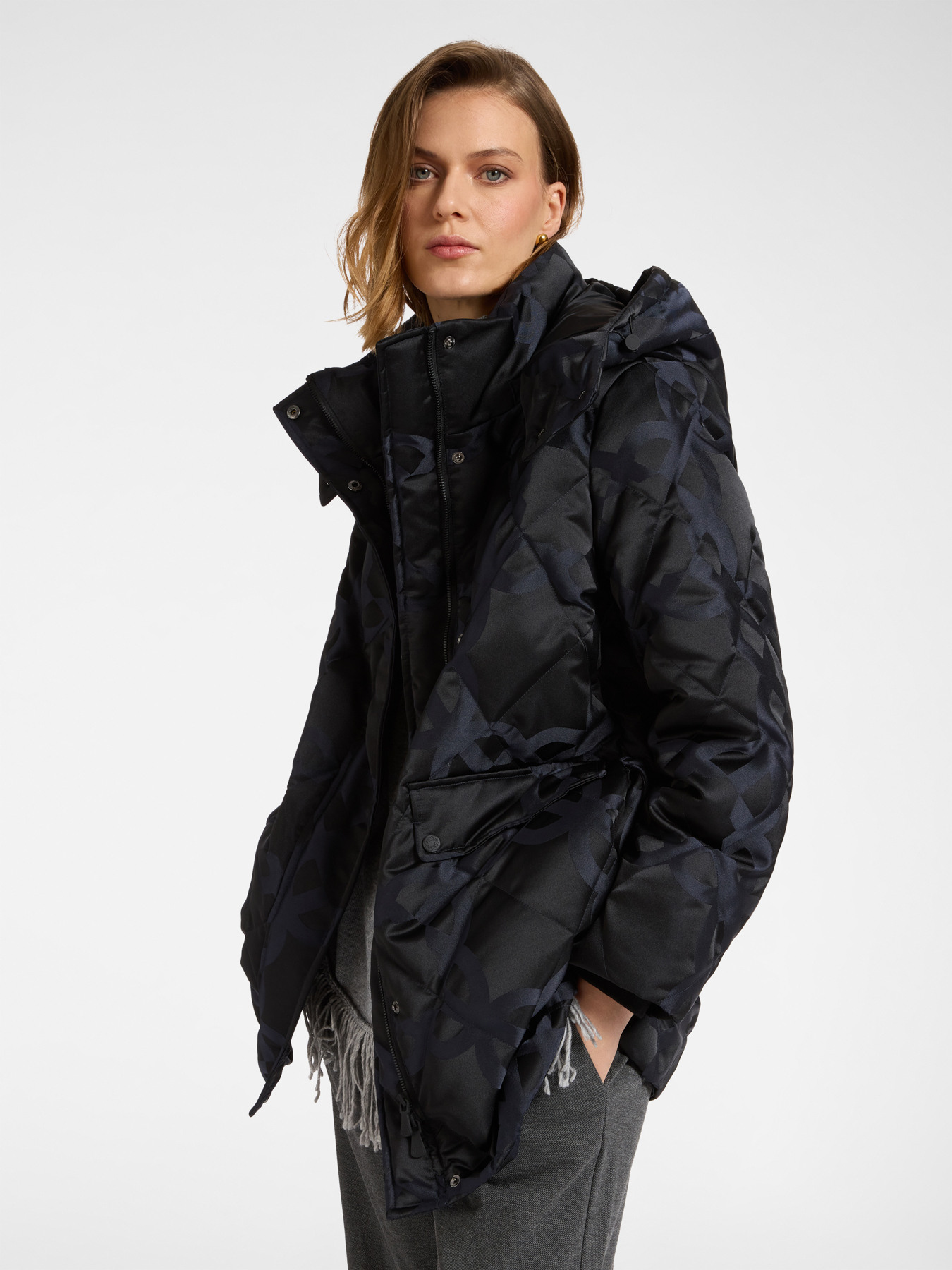 Daunenjacke mit Monogramm und Kapuze image number 0