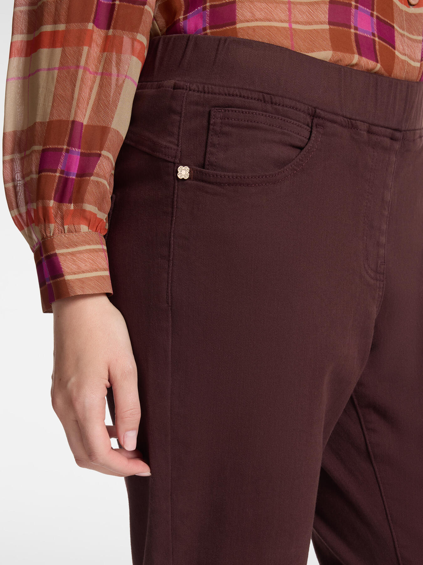 Pantaloni slim in drill misto cotone image number 3