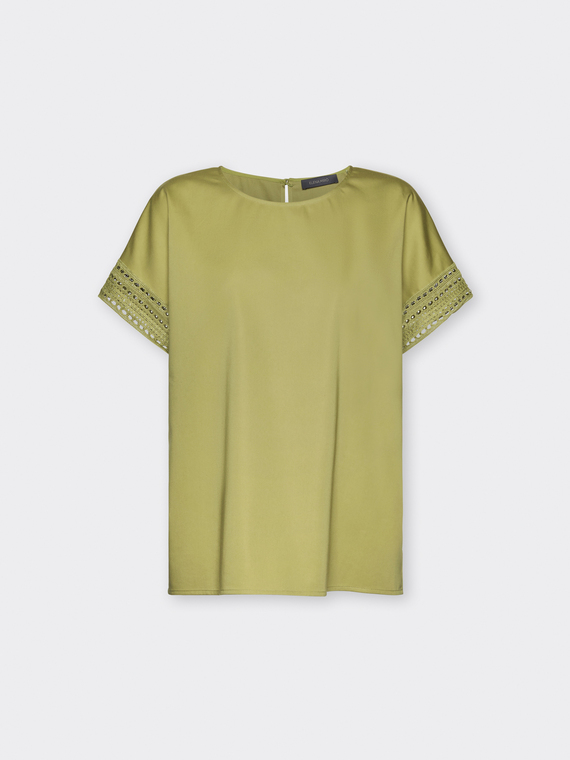 Blouse avec bordures en dentelle